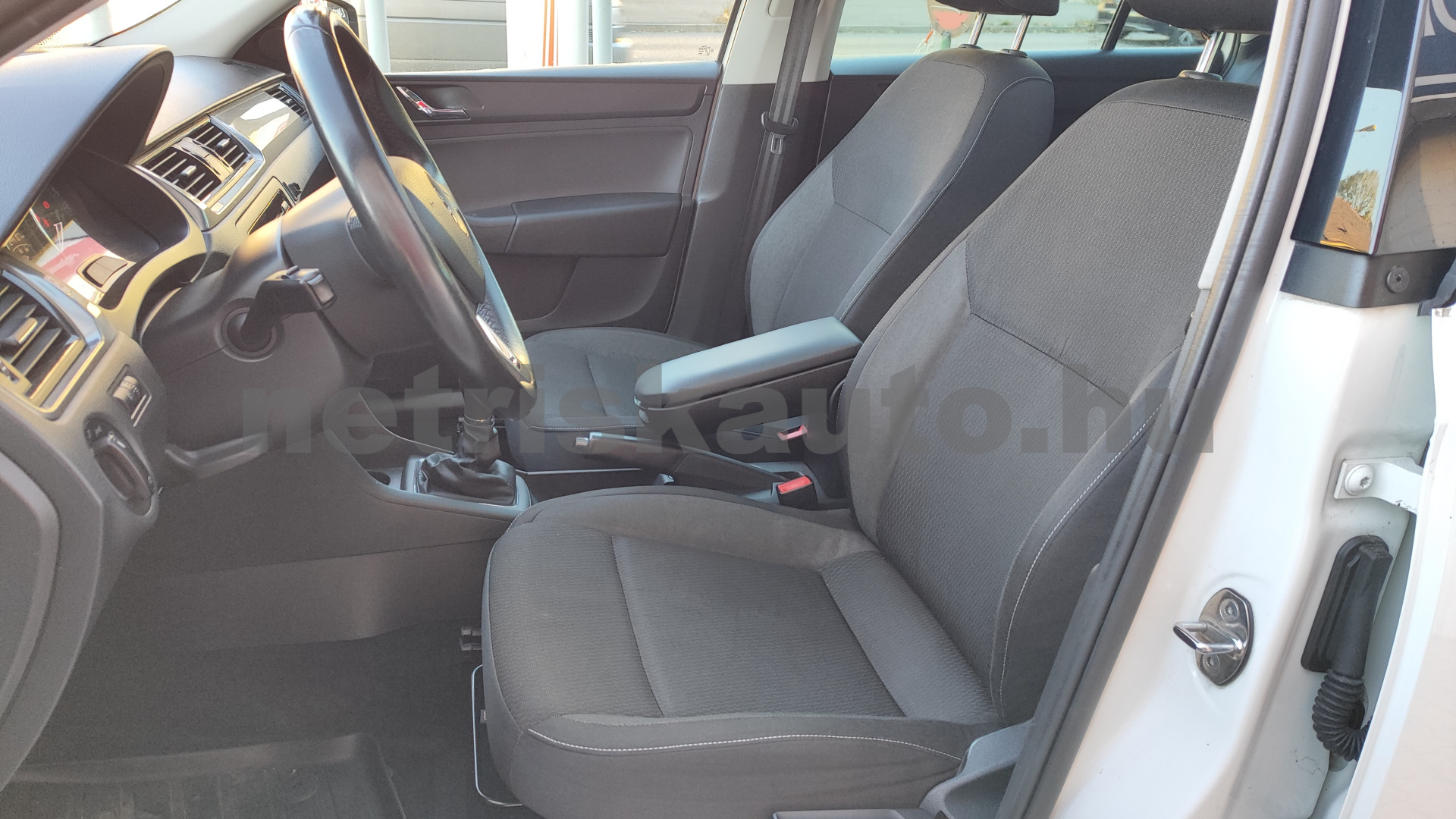 SKODA Rapid 1.2 TSI Ambition személygépkocsi - 1197cm3 Benzin 121305 5/12