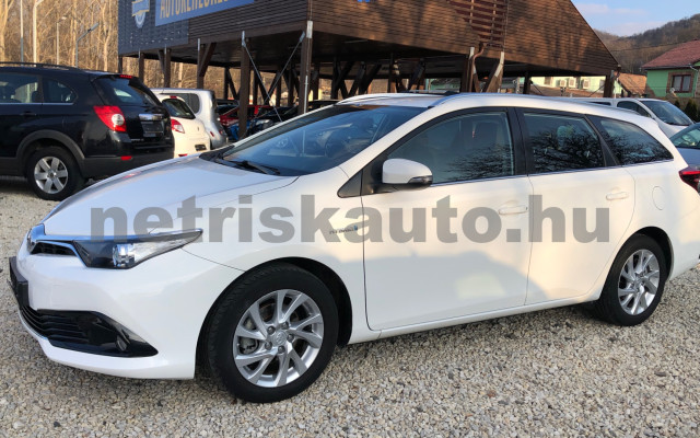 TOYOTA Auris 1.8 HSD Active Trend Aut. személygépkocsi - 1798cm3 Hybrid 120029 2/12