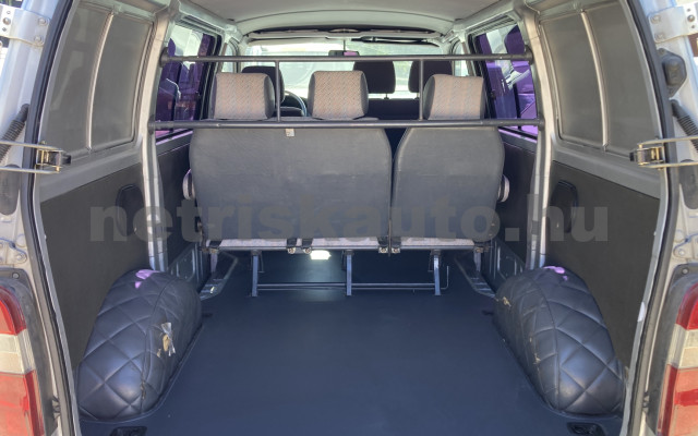 TOYOTA Hi-Ace 2.4 TD 4x4 Panel Van tehergépkocsi 3,5t össztömegig - 2446cm3 Diesel 121550 10/10