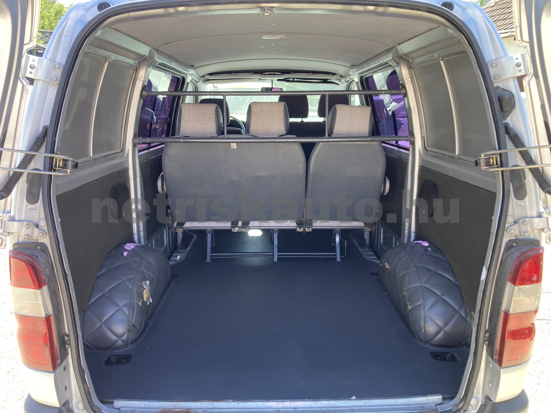 TOYOTA Hi-Ace 2.4 TD 4x4 Panel Van tehergépkocsi 3,5t össztömegig - 2446cm3 Diesel 121550 10/10