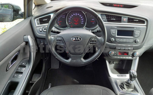 KIA Cee'd 1.6 GDI EX Limited személygépkocsi - 1591cm3 Benzin 120718 10/34