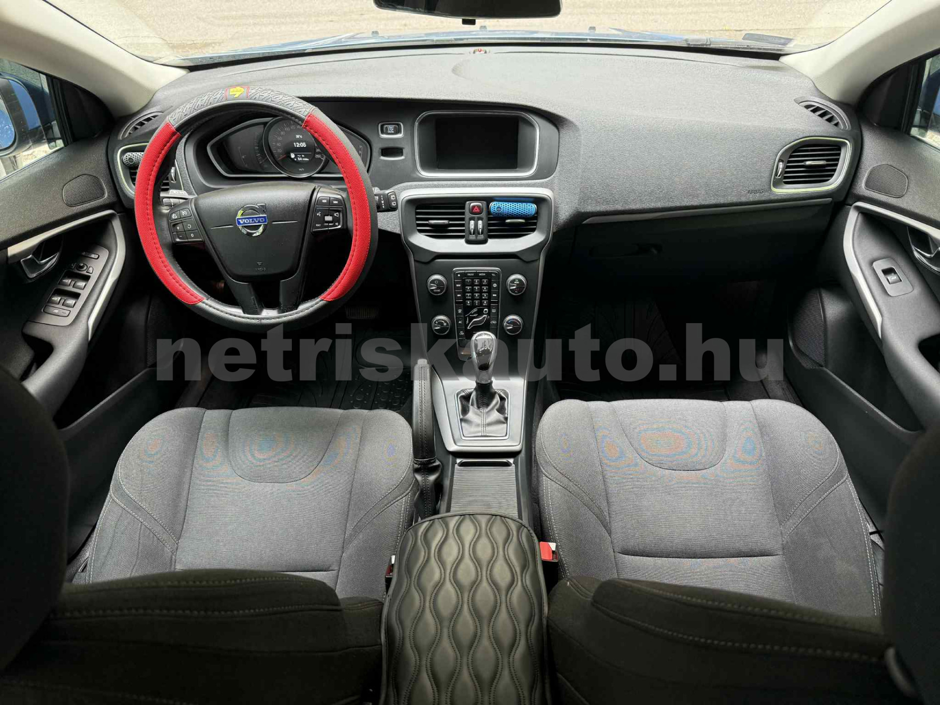 VOLVO V40 1.6 D [D2] Ocean Race Powershift személygépkocsi - 1560cm3 Diesel 121230 6/8