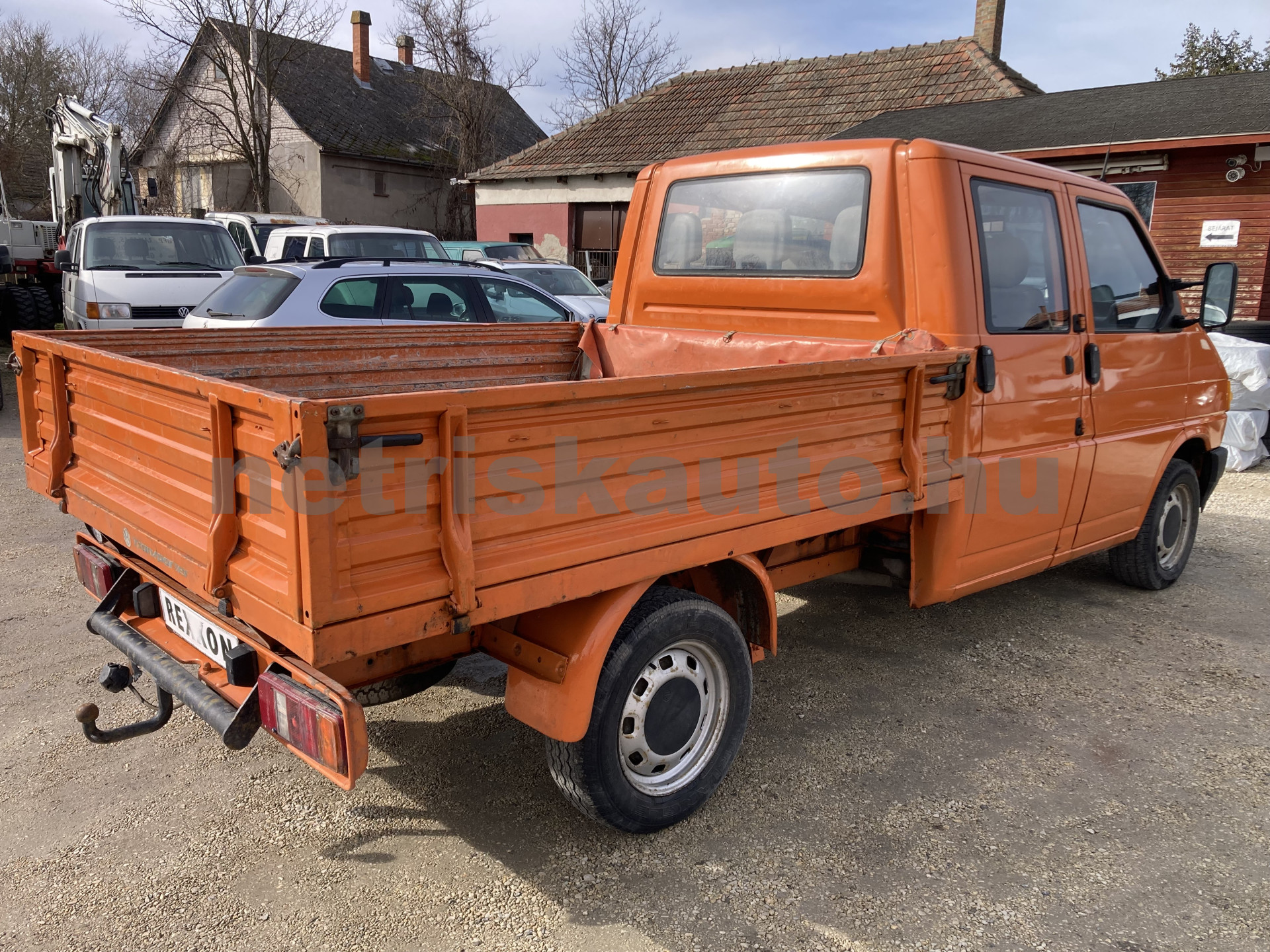 VW Transporter 2.4 70M 1F2 F tehergépkocsi 3,5t össztömegig - 2370cm3 Diesel 121389 4/9