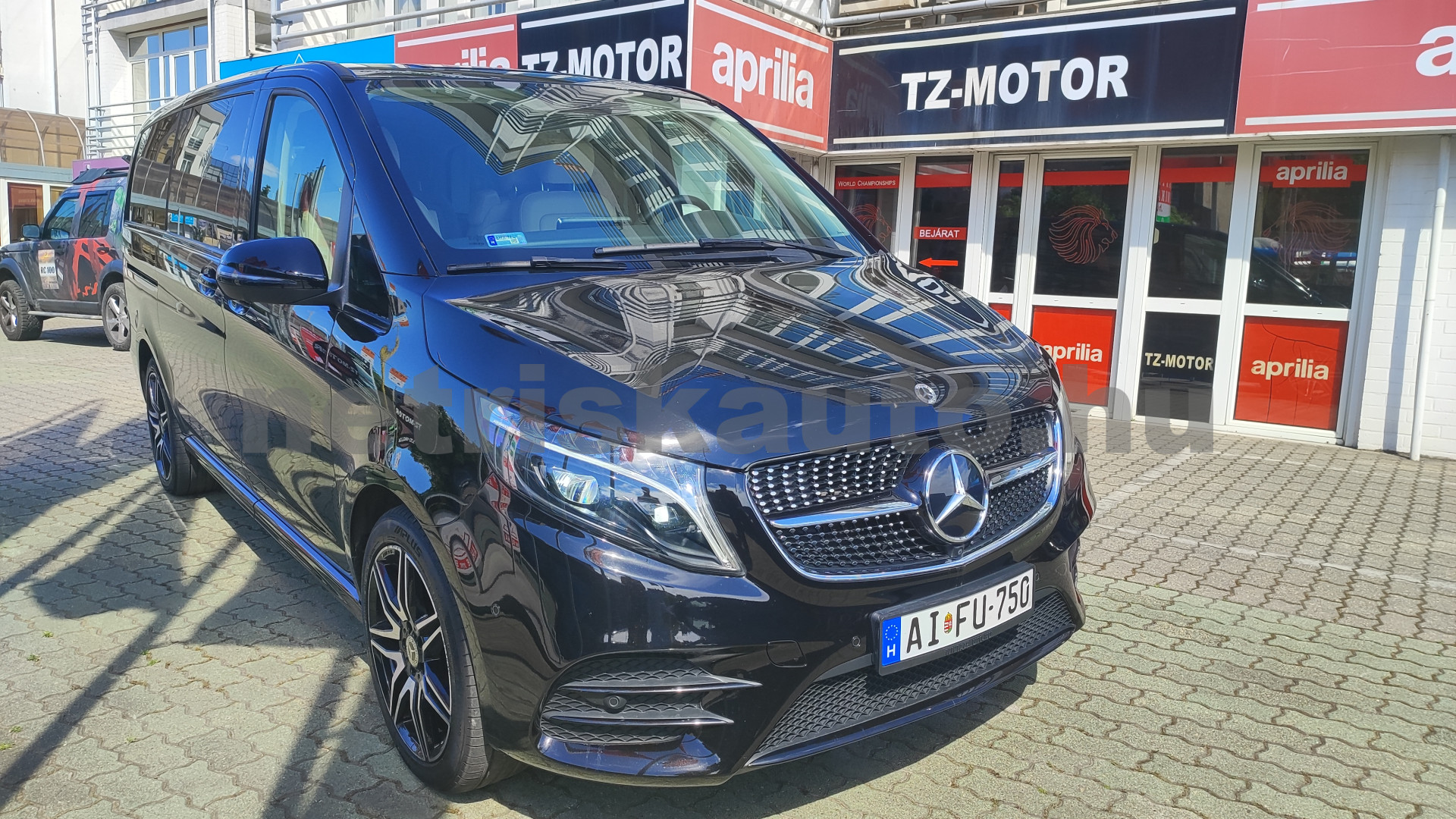 MERCEDES-BENZ V-osztály V 250 BlueTec/d L Aut. 7sz tehergépkocsi 3,5t össztömegig - 1950cm3 Diesel 121459 1/12