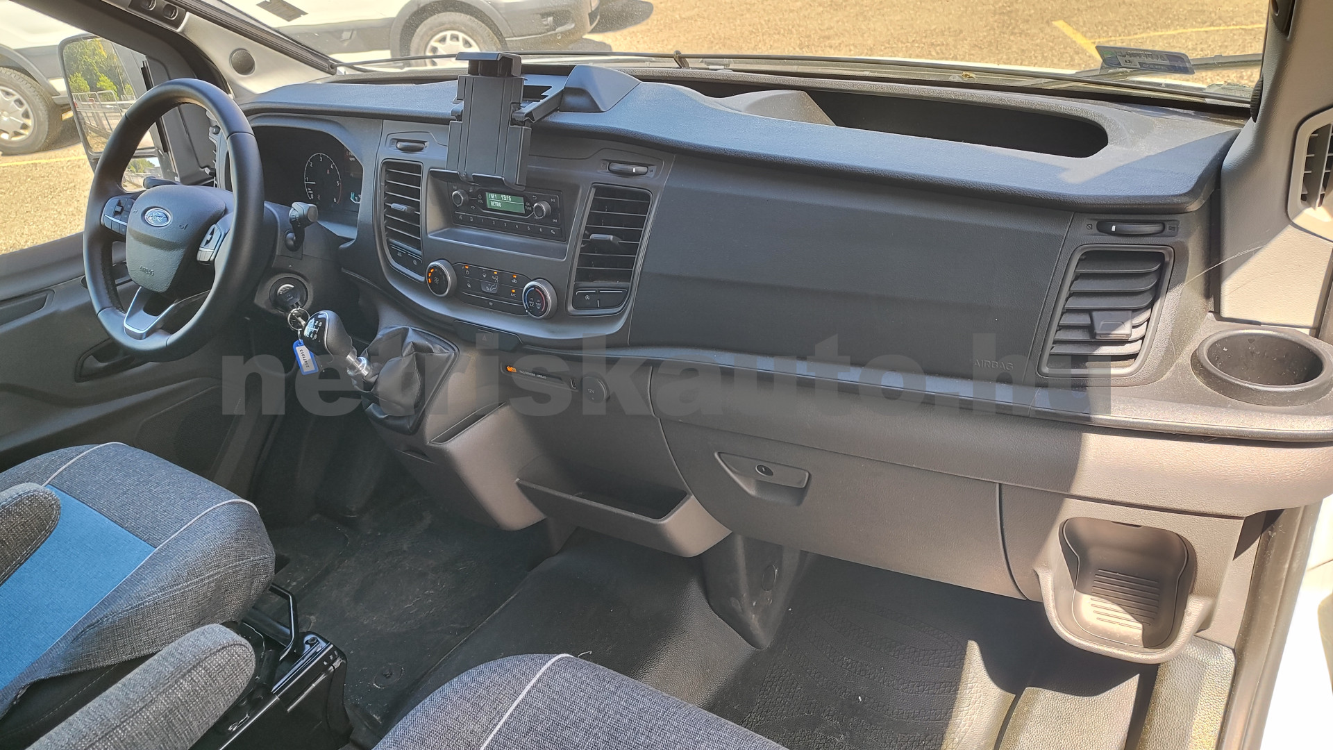 FORD Transit 2.0 TDCi 330 MWB Trend (5 sz.) tehergépkocsi 3,5t össztömegig - 1995cm3 Diesel 121467 4/12