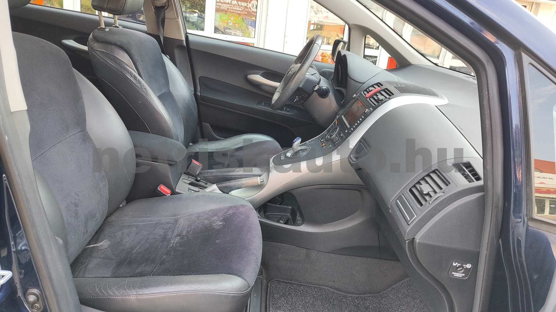TOYOTA Auris 1.8 HSD Sol Navi Aut. személygépkocsi - 1798cm3 Hybrid 121524 8/12