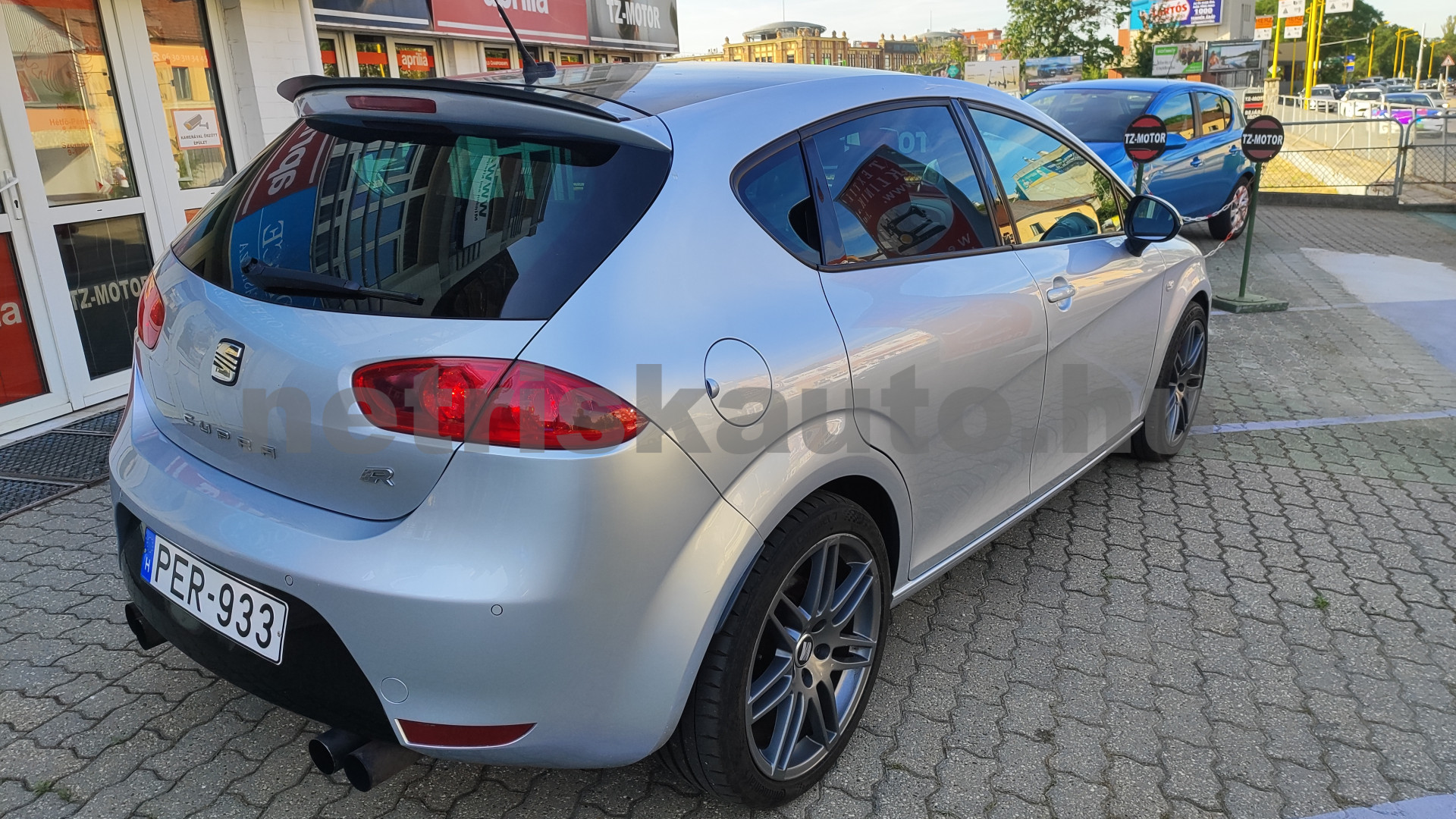 SEAT Leon 2.0 TFSI Cupra R személygépkocsi - 1984cm3 Benzin 121495 12/12