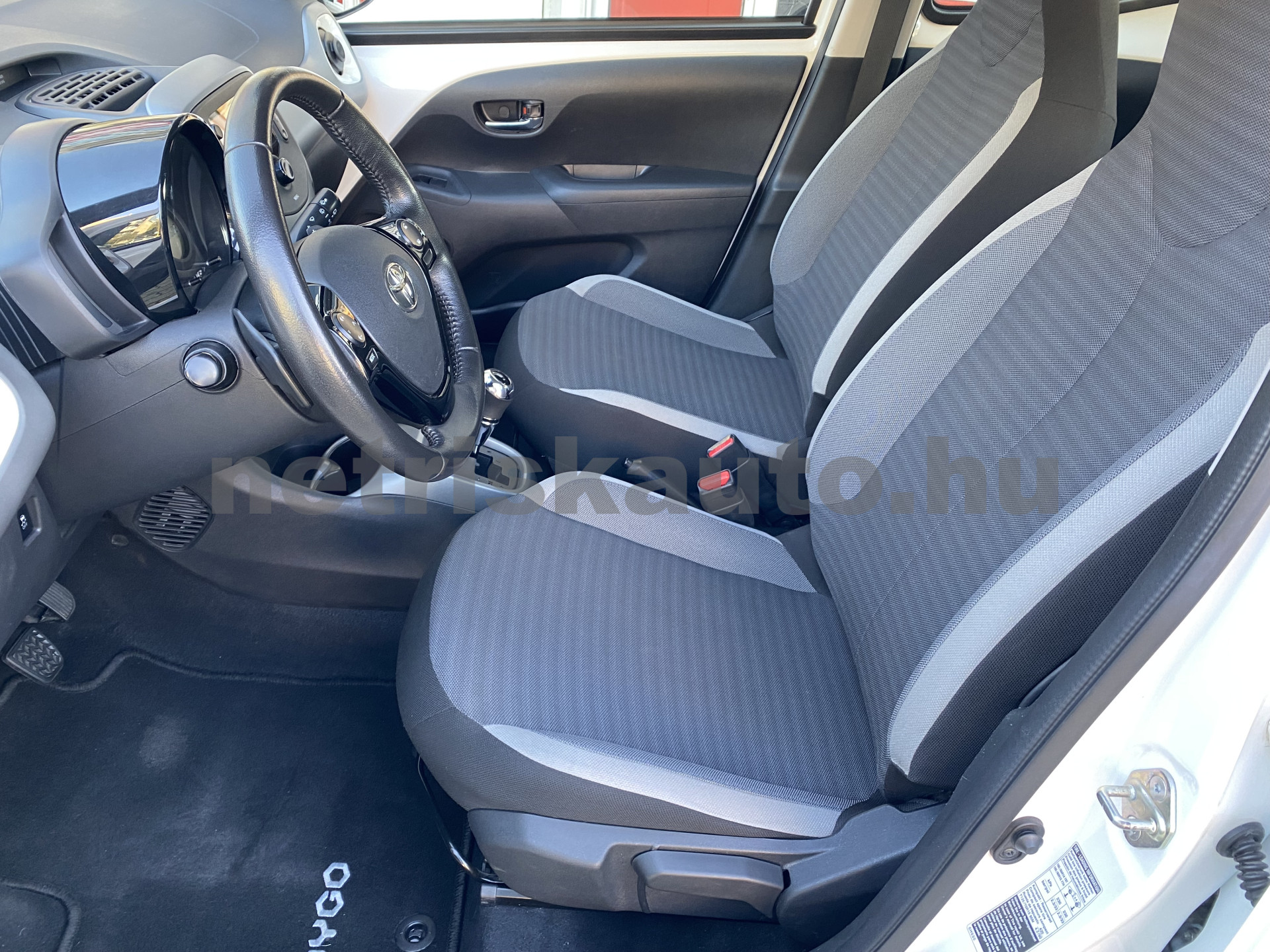 TOYOTA Aygo 1.0 x-play x-shift személygépkocsi - 998cm3 Benzin 121626 5/12