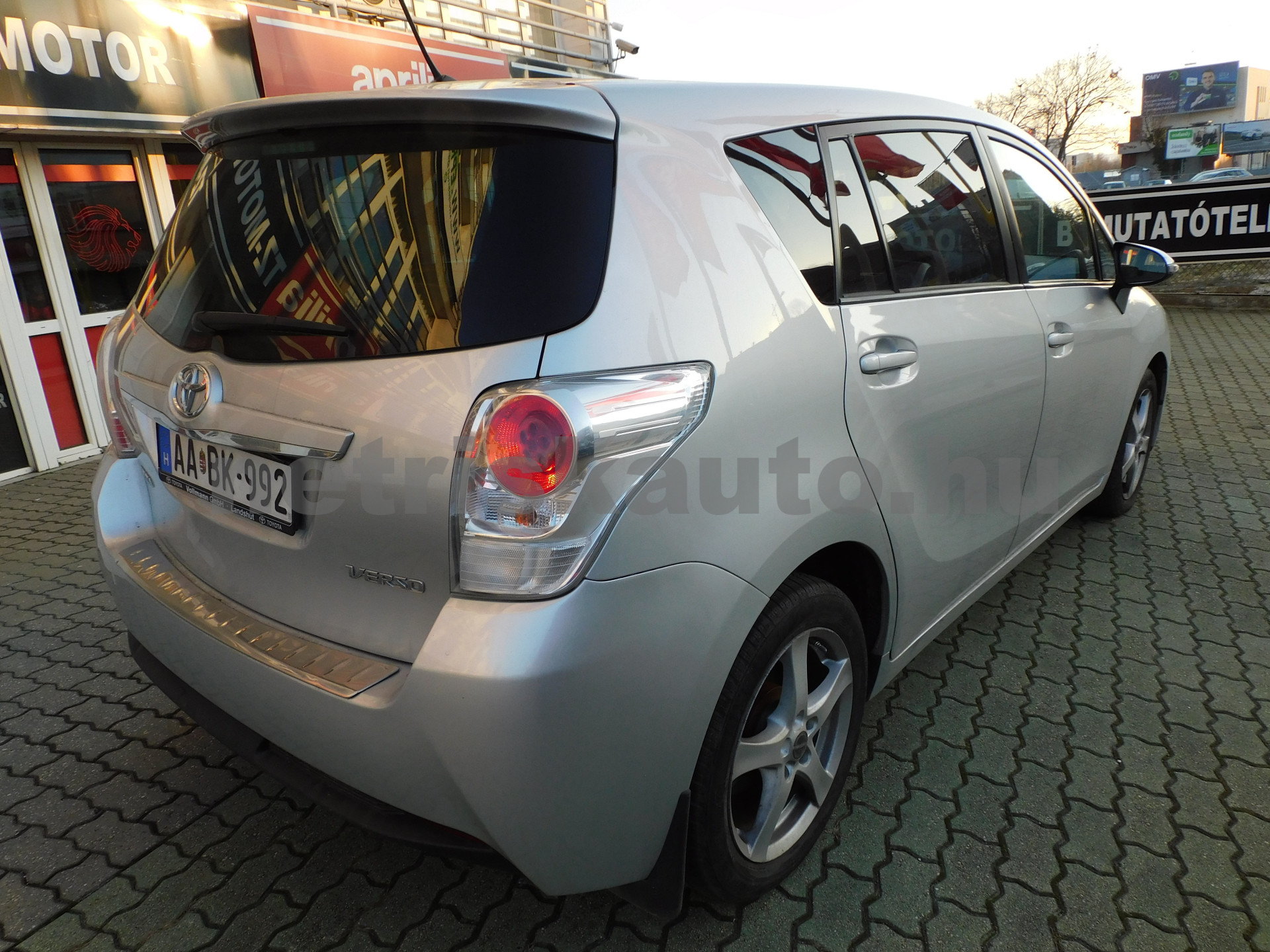 TOYOTA Corolla Verso/Verso 2.2 D-CAT Lounge személygépkocsi - 2231cm3 Diesel 121050 12/12