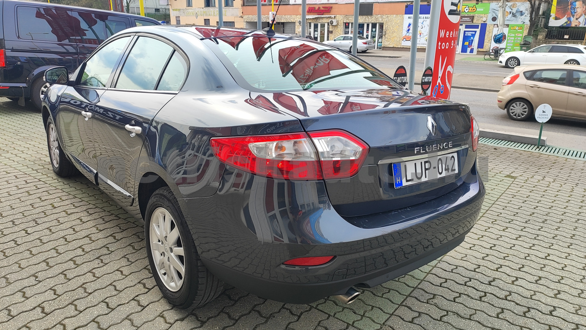 RENAULT Fluence 1.6 Privilege EURO5 személygépkocsi - 1598cm3 Benzin 121417 2/12