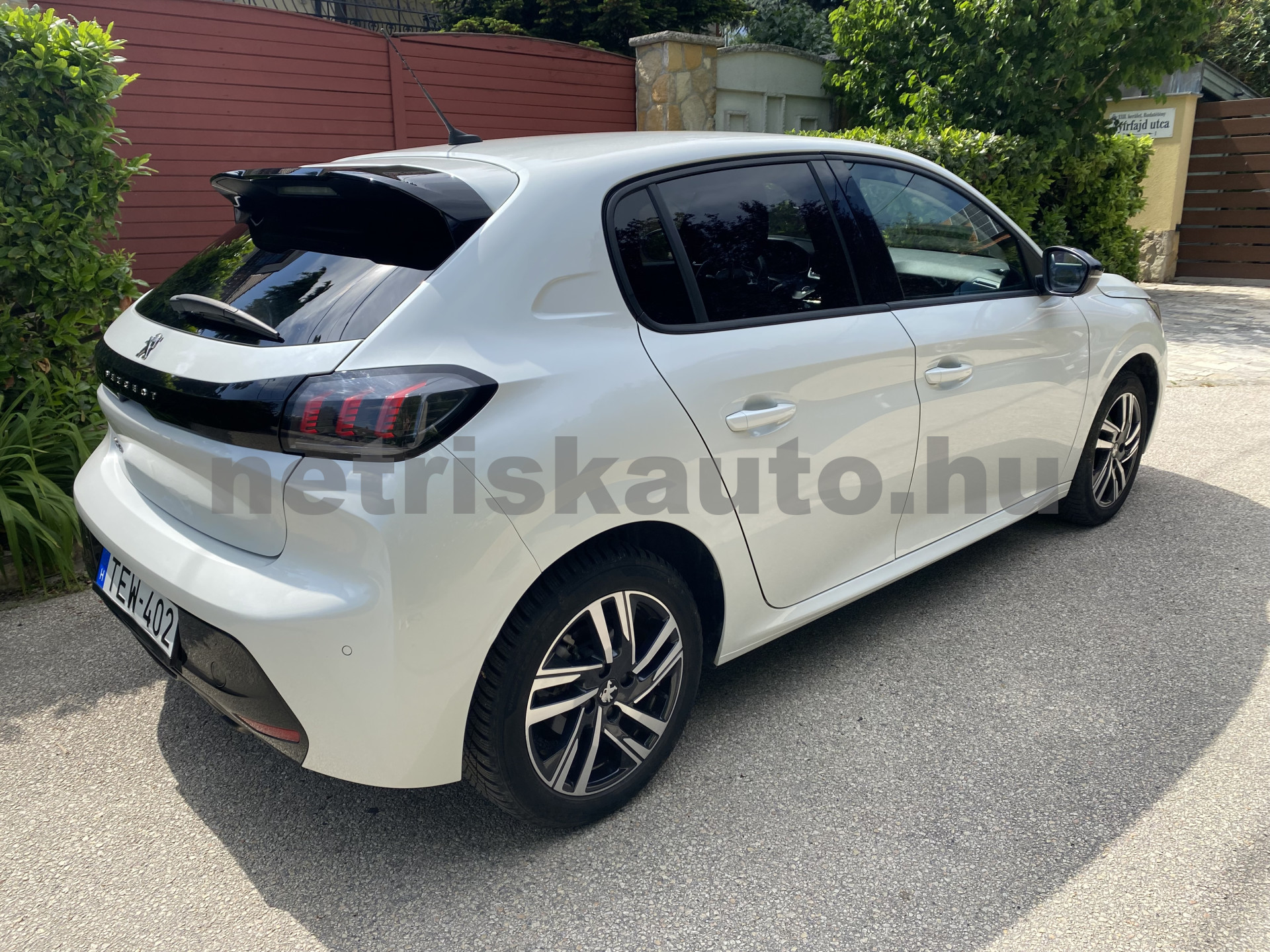 PEUGEOT 208 1.2 PureTech Allure EAT8 személygépkocsi - 1199cm3 Benzin 121484 12/12