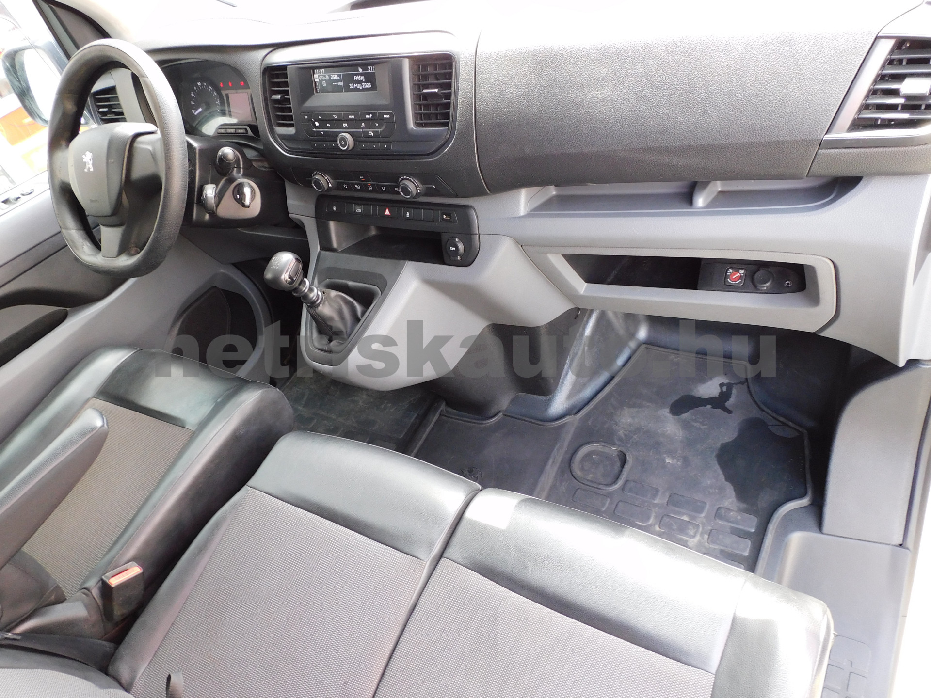 PEUGEOT Expert 2.0 BlueHDi L2 (3sz) Premium tehergépkocsi 3,5t össztömegig - 1997cm3 Diesel 121292 9/12