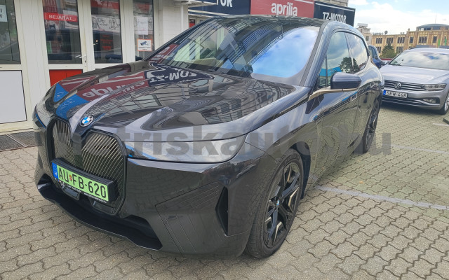 BMW iX iX xDrive60 109,1kWh személygépkocsi - cm3 Kizárólag elektromos 121571 12/12
