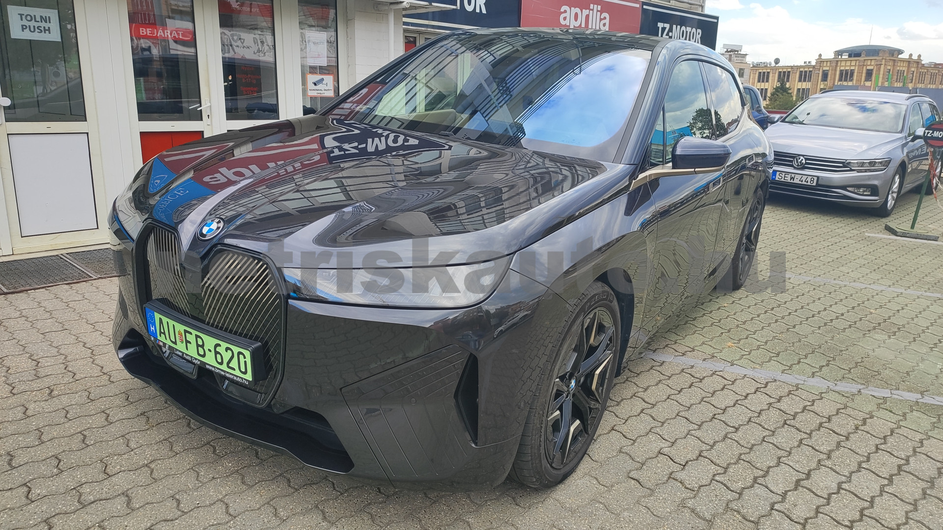 BMW iX iX xDrive60 109,1kWh személygépkocsi - cm3 Kizárólag elektromos 121571 12/12