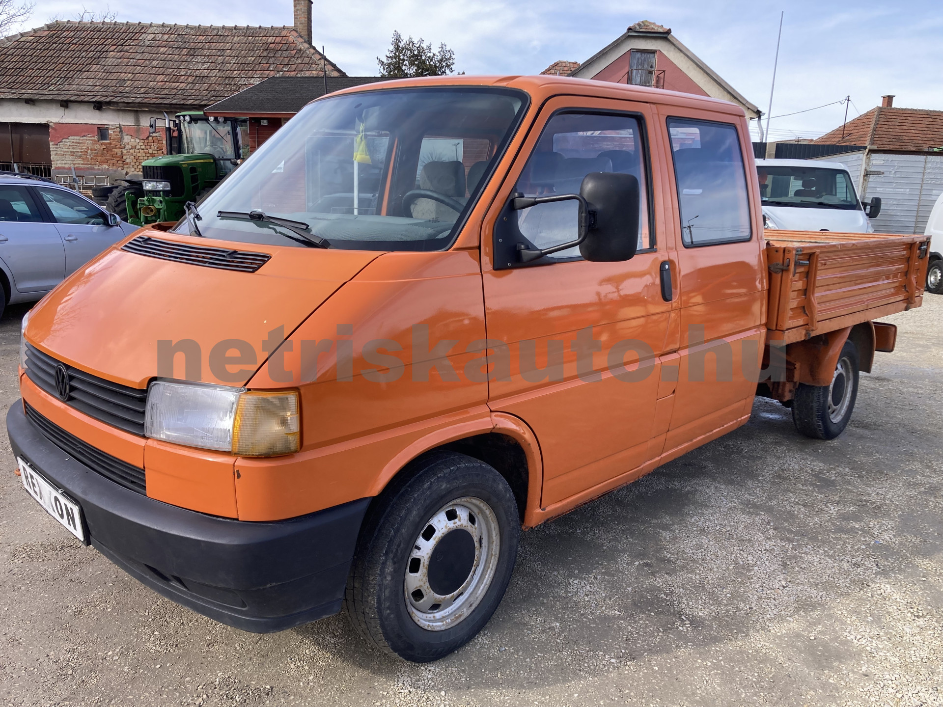 VW Transporter 2.4 70M 1F2 F tehergépkocsi 3,5t össztömegig - 2370cm3 Diesel 121389 2/9