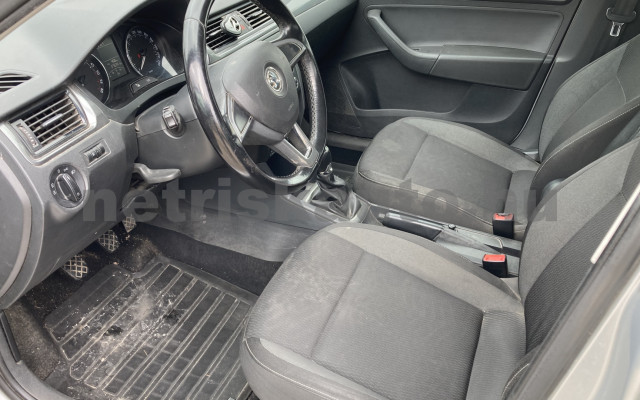 SKODA Rapid 1.6 CR TDI Ambition személygépkocsi - 1598cm3 Diesel 120197 5/10