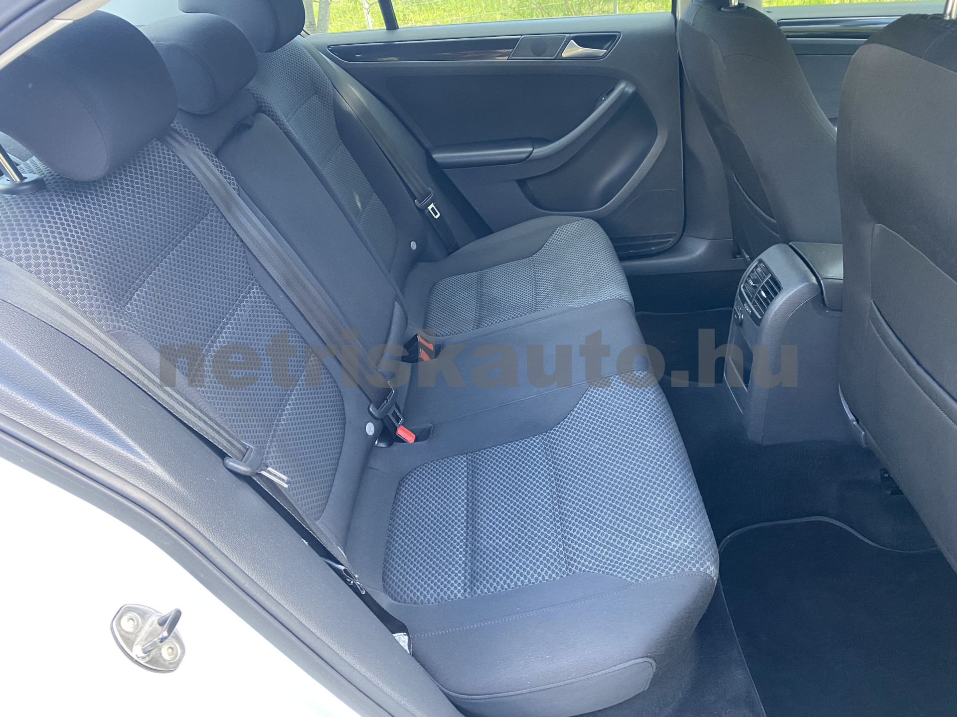 VW Jetta 1.2 TSI Comfortline személygépkocsi - 1197cm3 Benzin 121444 9/12