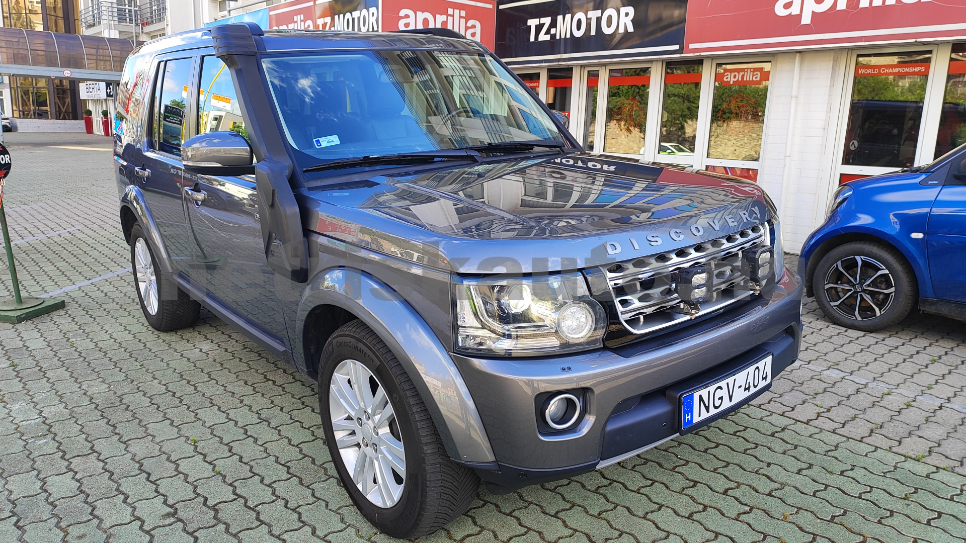 LAND ROVER Discovery 3.0 SDV6 HSE Aut. [7 személy] személygépkocsi - 2993cm3 Diesel 121499 1/12