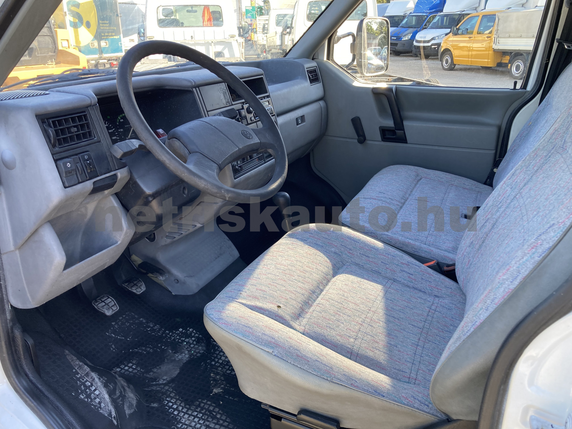VW Transporter 2.4 70E 1F2 O tehergépkocsi 3,5t össztömegig - 2370cm3 Diesel 121606 7/8