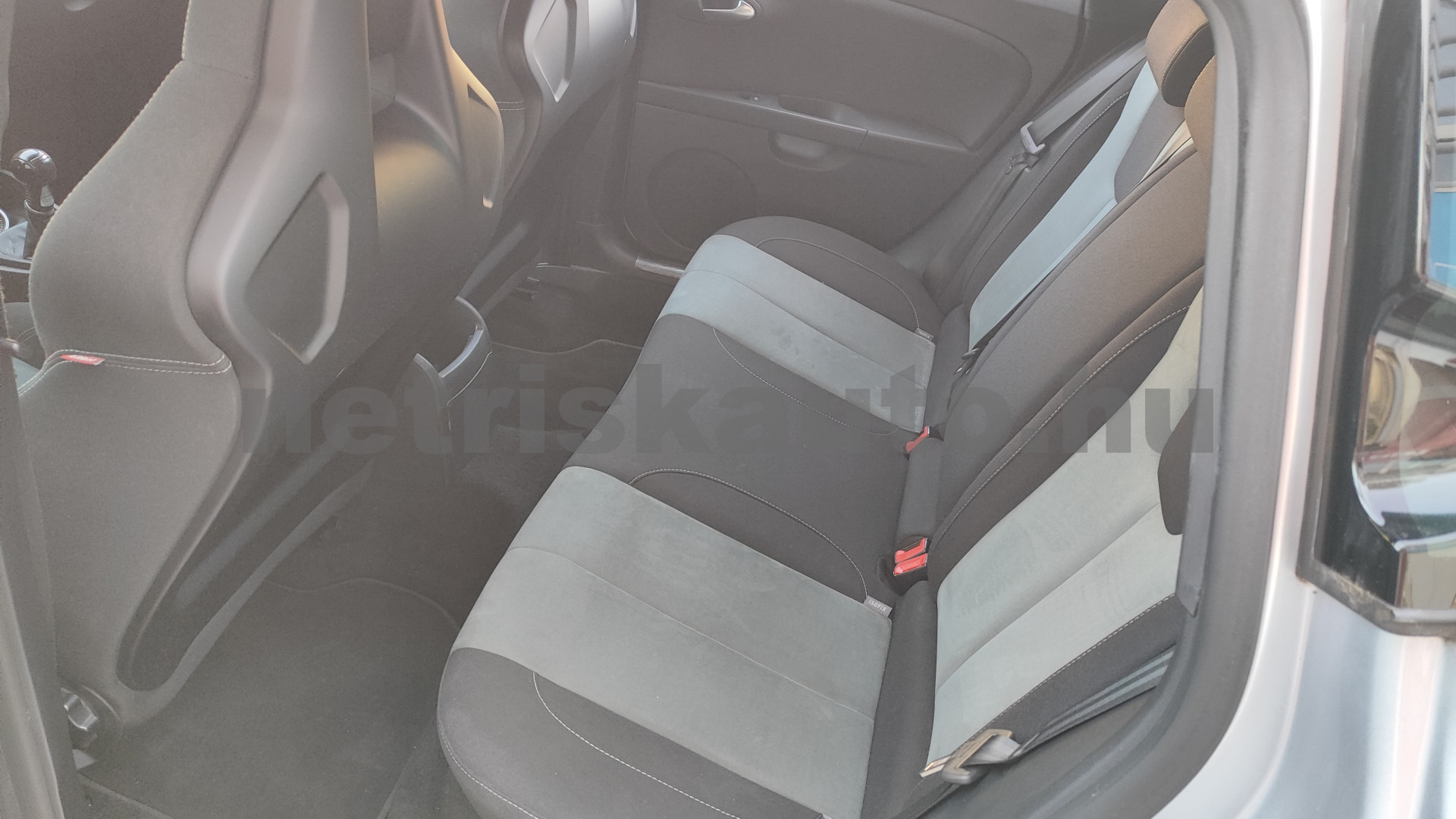 SEAT Leon 2.0 TFSI Cupra R személygépkocsi - 1984cm3 Benzin 121495 10/12