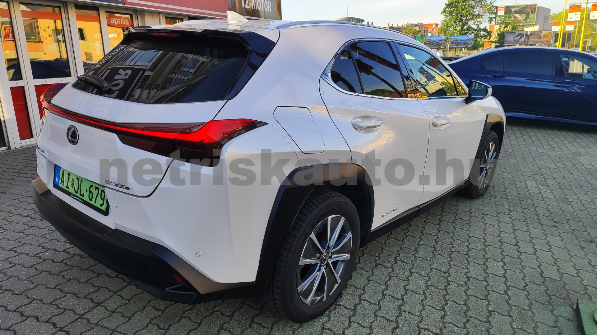 LEXUS UX személygépkocsi - cm3 Kizárólag elektromos 121462 12/12