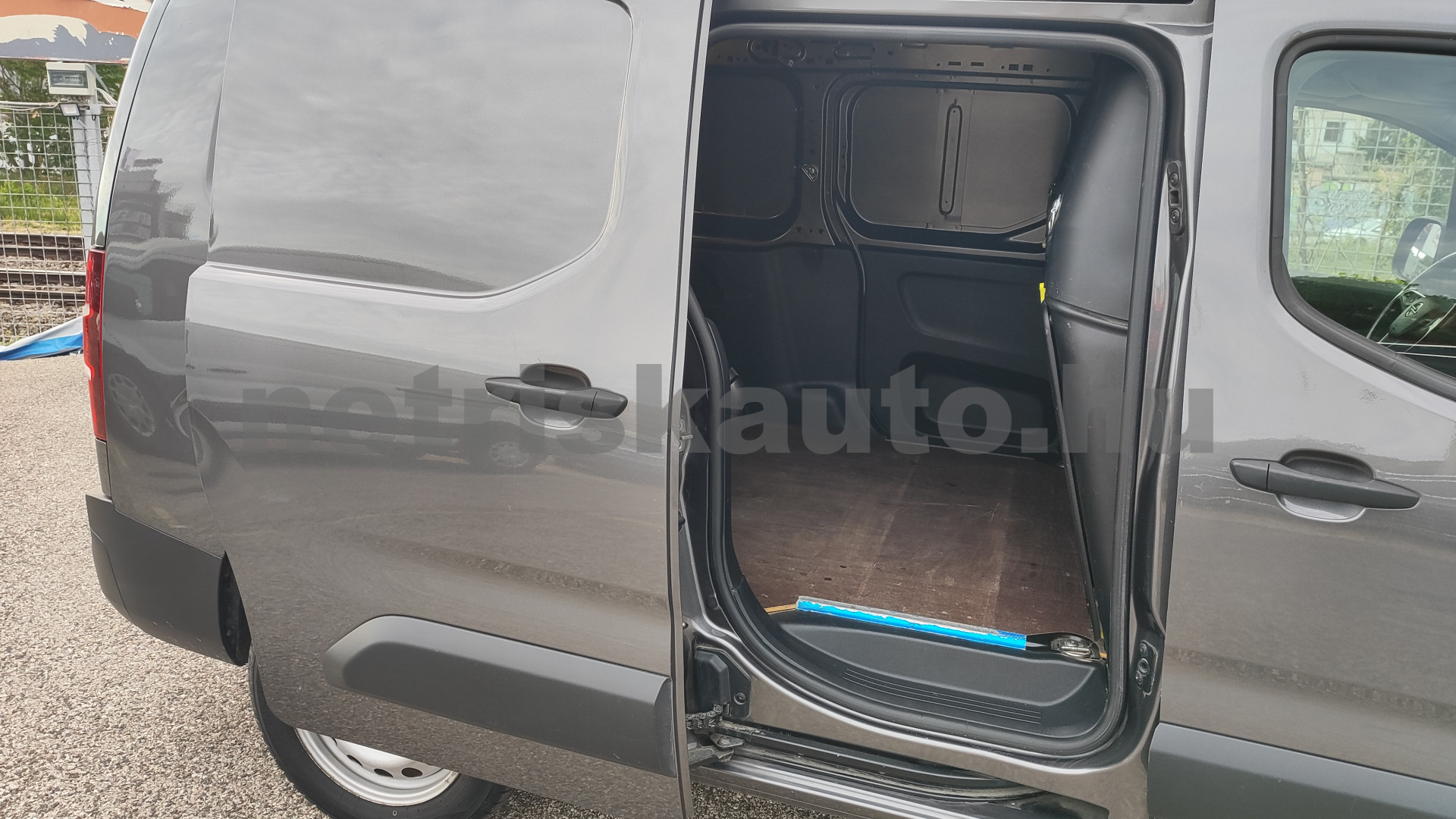 OPEL Combo 1.5 DTH L2H1 2.4t Cargo E. tehergépkocsi 3,5t össztömegig - 1499cm3 Diesel 121474 9/11