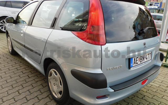PEUGEOT 206 1.4 Presence személygépkocsi - 1360cm3 Benzin 120454 2/12
