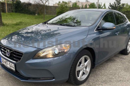 VOLVO V40 2.0 D [D3] Momentum személygépkocsi - 1984cm3 Diesel 120168