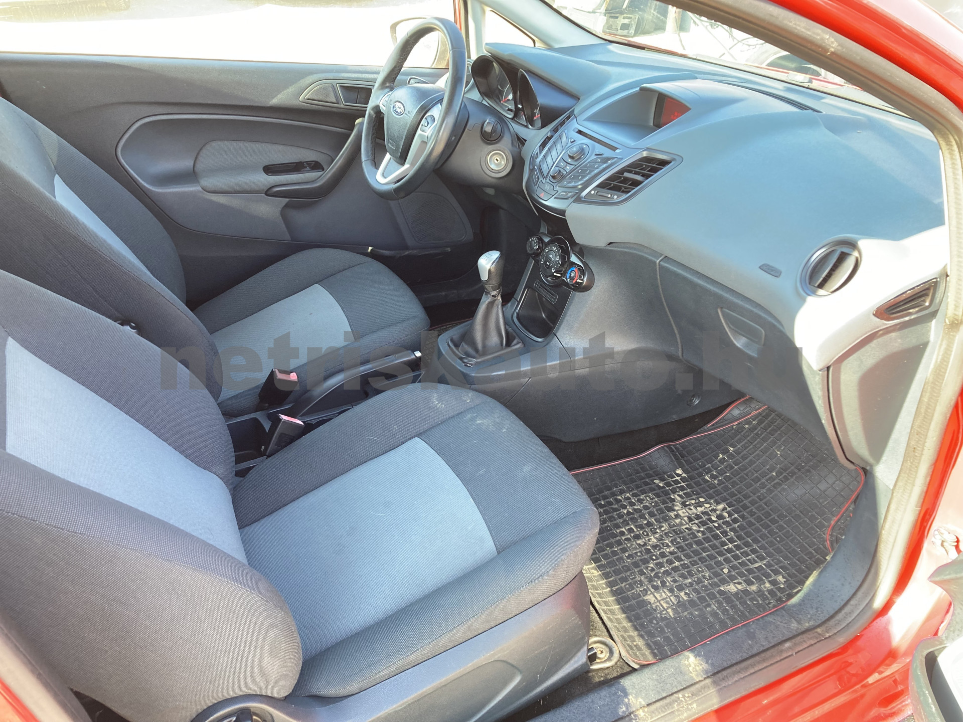 FORD Fiesta 1.4 TDCi Ambiente tehergépkocsi 3,5t össztömegig - 1399cm3 Diesel 121117 7/8