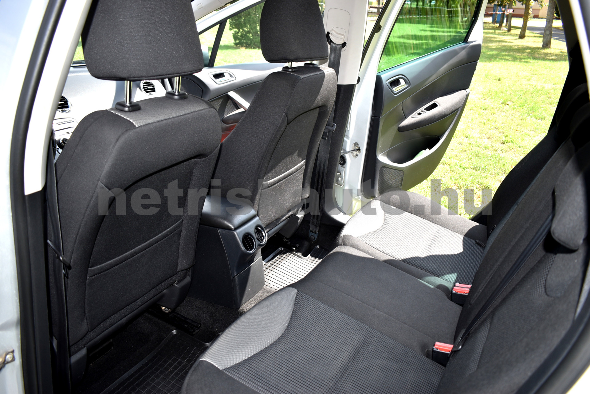 PEUGEOT 308 1.6 e-HDi Access személygépkocsi - 1560cm3 Diesel 121258 4/11