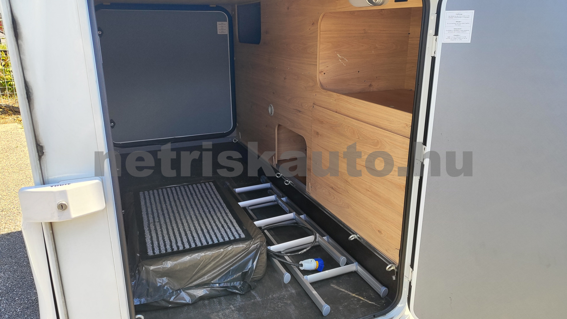 FORD Transit 2.0 TDCi 330 MWB Trend (5 sz.) tehergépkocsi 3,5t össztömegig - 1995cm3 Diesel 121467 12/12
