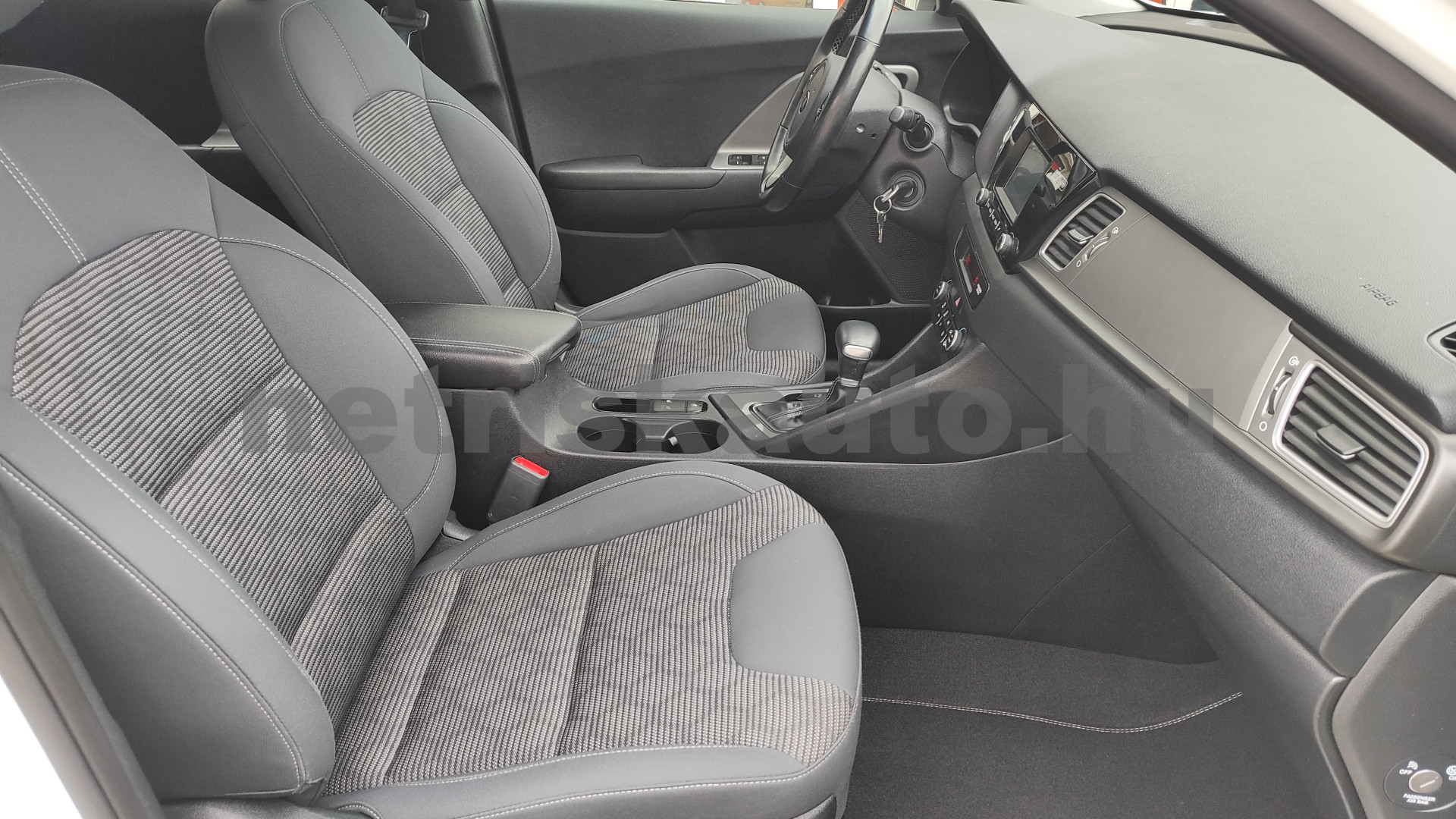 KIA Niro 1.6 GDI LX DCT személygépkocsi - 1580cm3 Hybrid 121487 8/12
