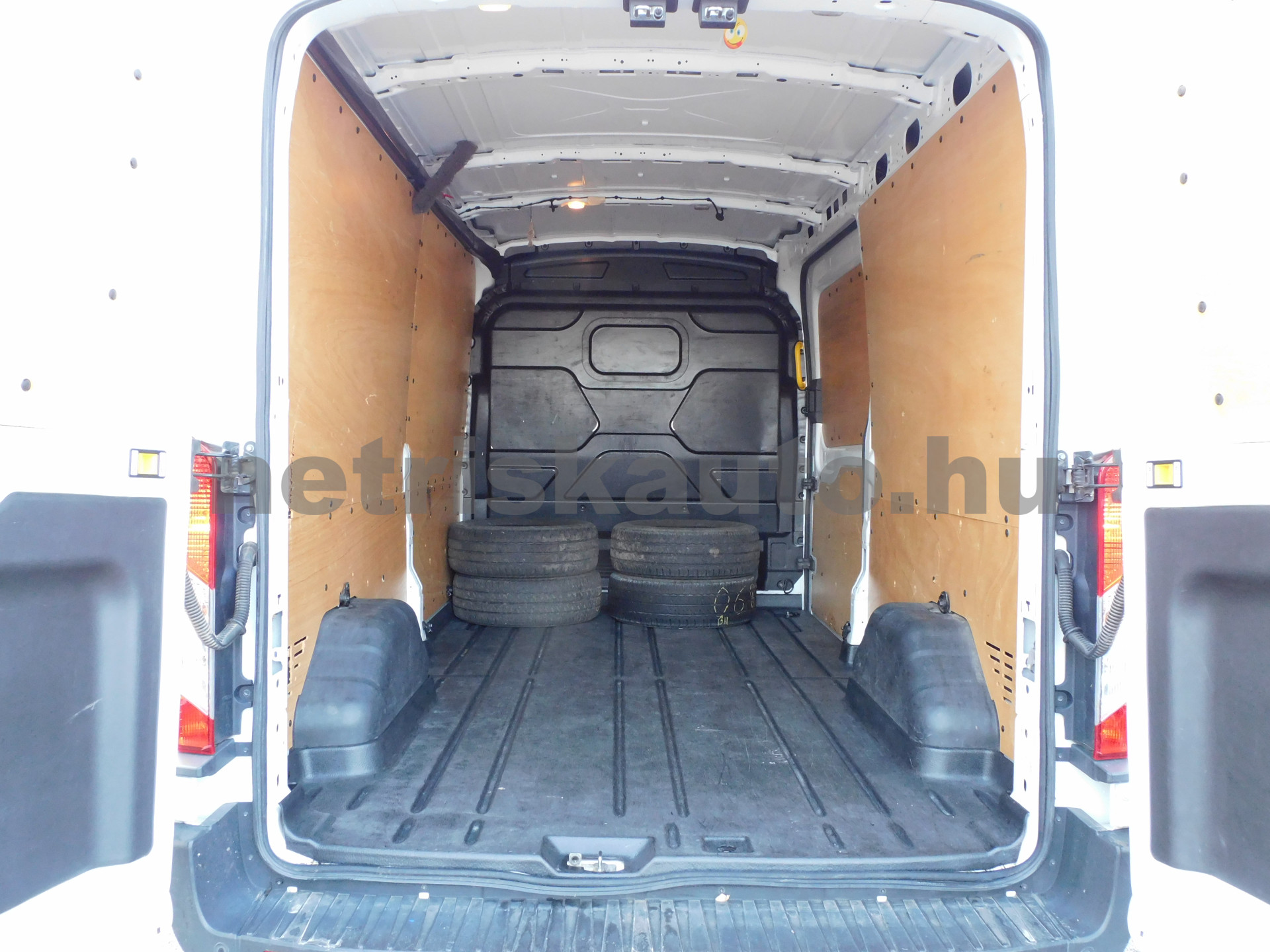 FORD Transit 2.0 TDCi 350 LWB Trend tehergépkocsi 3,5t össztömegig - 1995cm3 Diesel 121006 10/12