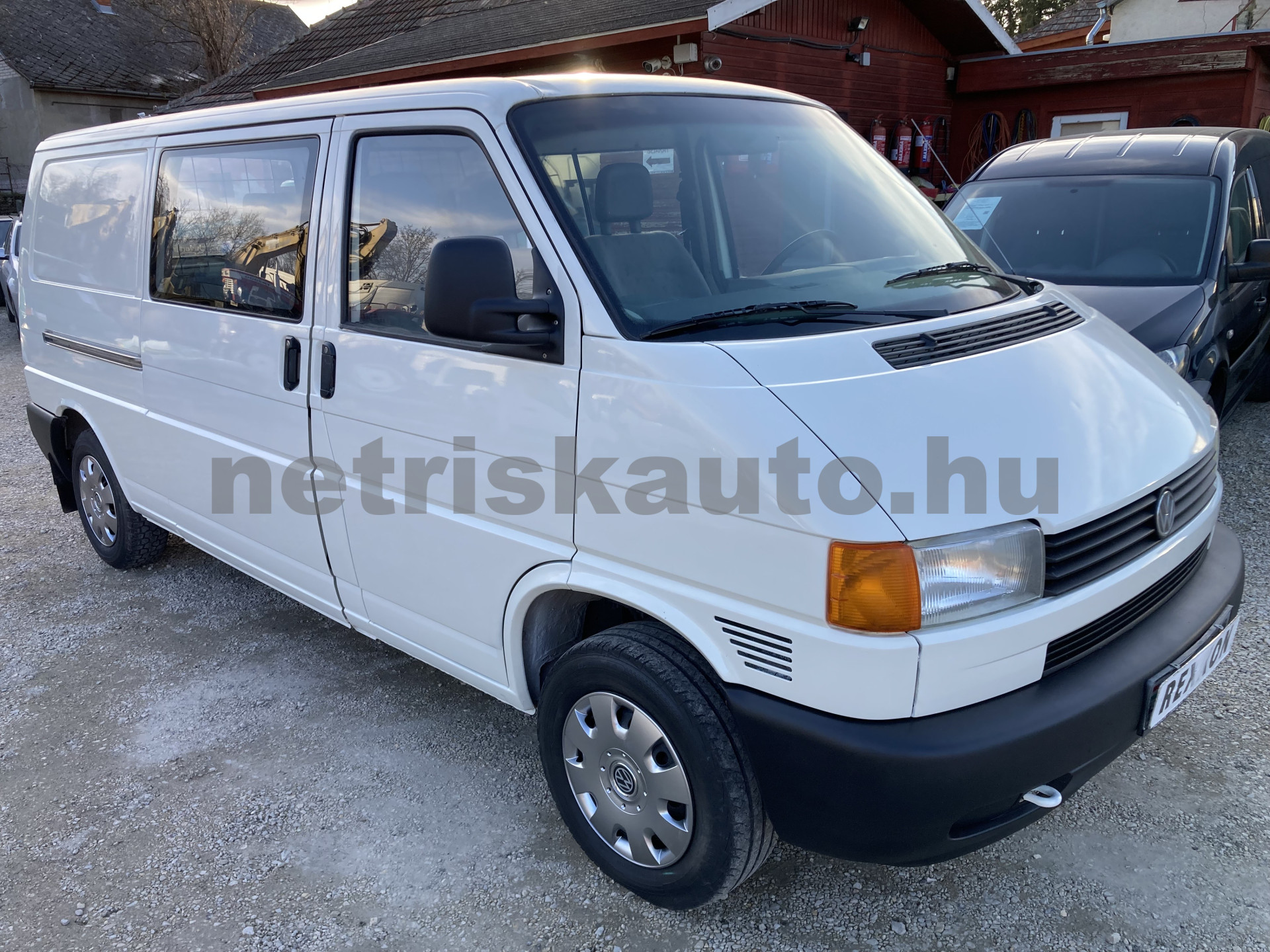 VW Transporter 2.4 Mixto tehergépkocsi 3,5t össztömegig - 2370cm3 Diesel 121414 1/9