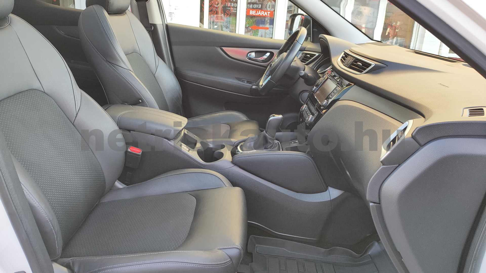 NISSAN Qashqai 1.7 dCi Tekna 4x4 Xtronic személygépkocsi - 1749cm3 Diesel 121338 9/12