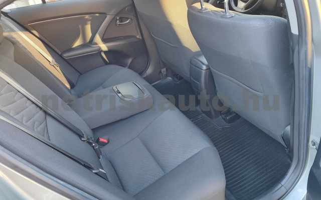 TOYOTA Avensis 2.2 D-4D Sol Aut. személygépkocsi - 2231cm3 Diesel 121404 9/12