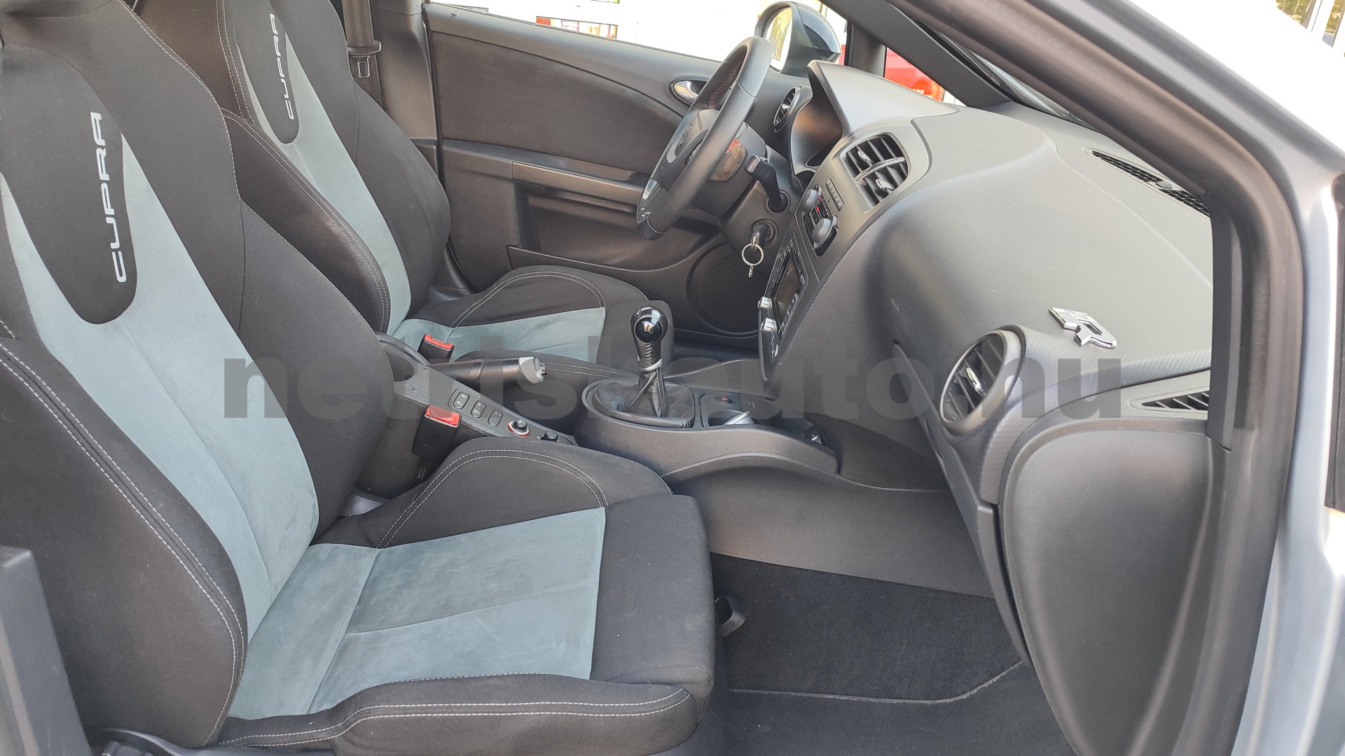 SEAT Leon 2.0 TFSI Cupra R személygépkocsi - 1984cm3 Benzin 121495 9/12