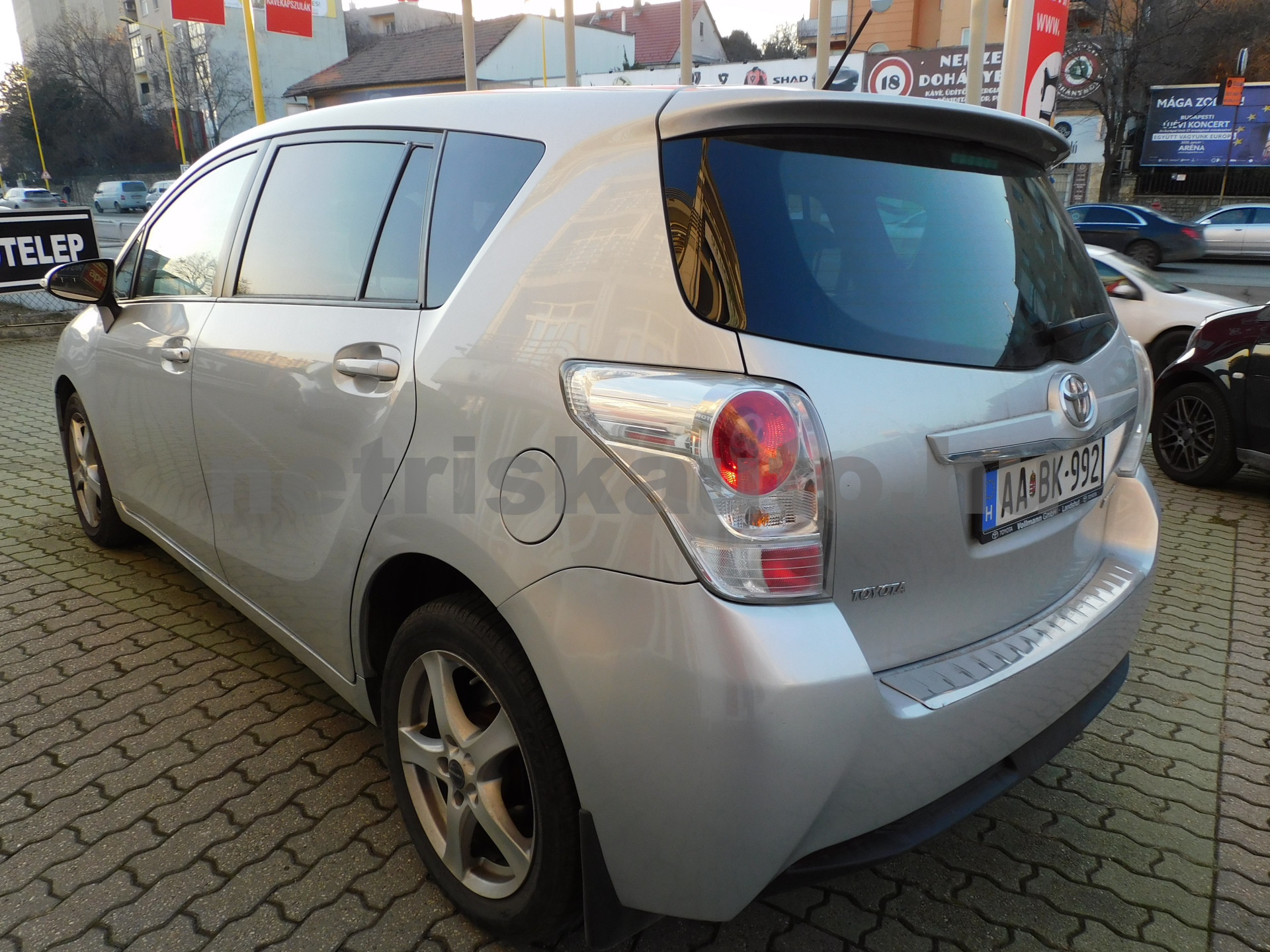 TOYOTA Corolla Verso/Verso 2.2 D-CAT Lounge személygépkocsi - 2231cm3 Diesel 121050 2/12