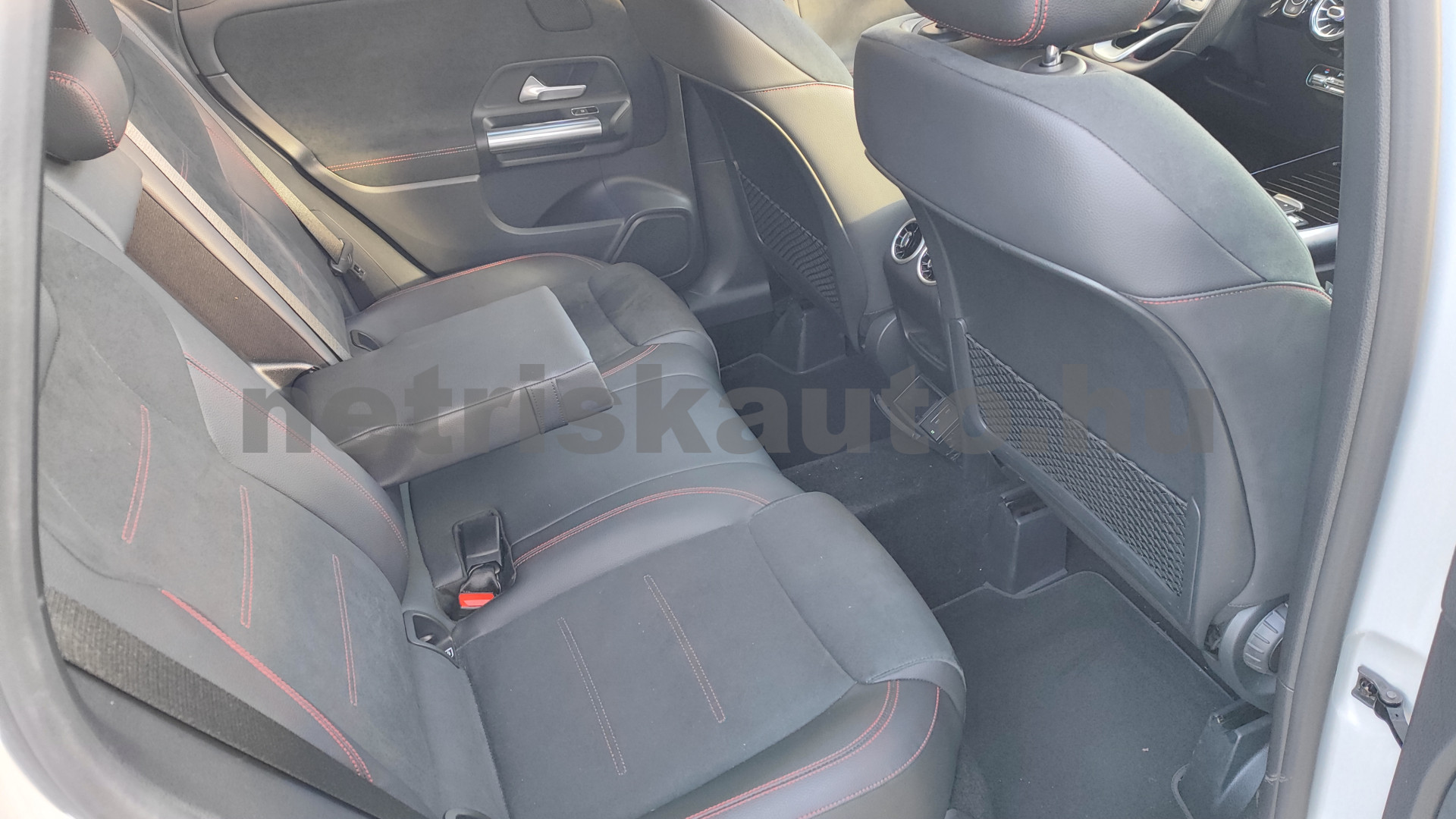 MERCEDES-BENZ B-osztály B 200 d AMG Line 8G-DCT személygépkocsi - 1950cm3 Diesel 121403 11/12