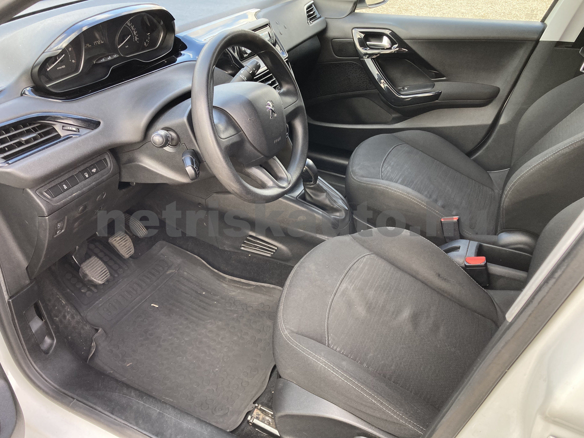 PEUGEOT 208 1.6 BlueHDi Van tehergépkocsi 3,5t össztömegig - 1560cm3 Diesel 121449 6/9