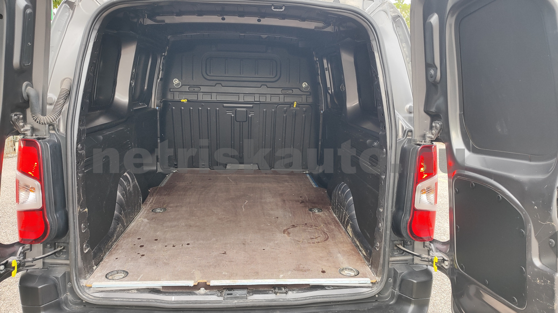 OPEL Combo 1.5 DTH L2H1 2.4t Cargo E. tehergépkocsi 3,5t össztömegig - 1499cm3 Diesel 121474 8/11