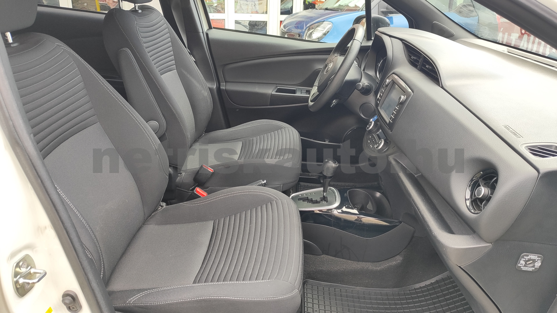 TOYOTA Yaris 1.5 VVT-i Hybrid Sel. W. e-CVT személygépkocsi - 1497cm3 Hybrid 121528 8/12