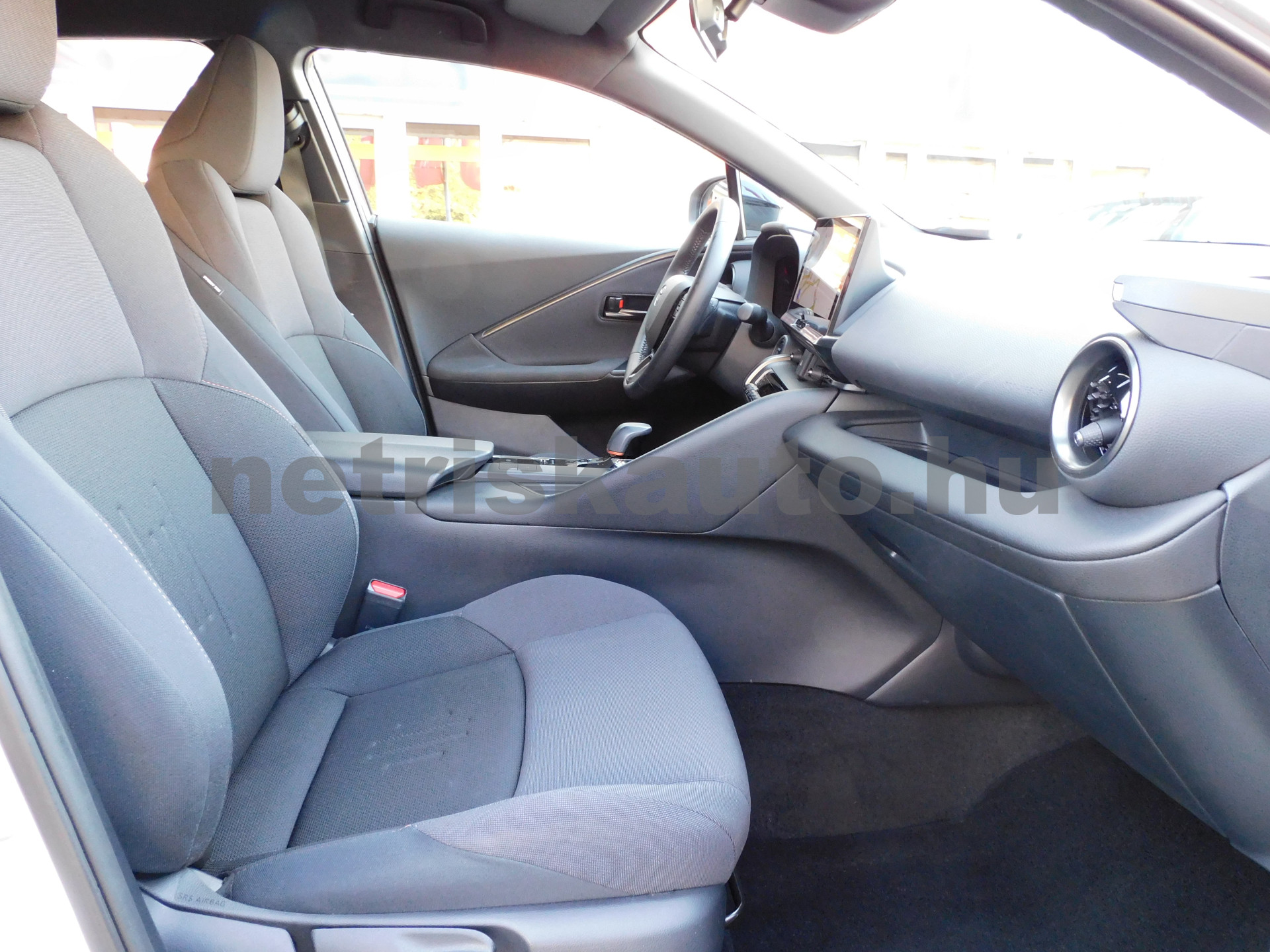 TOYOTA C-HR 1.8 Hybrid Style e-CVT személygépkocsi - 1798cm3 Hybrid 121244 8/12