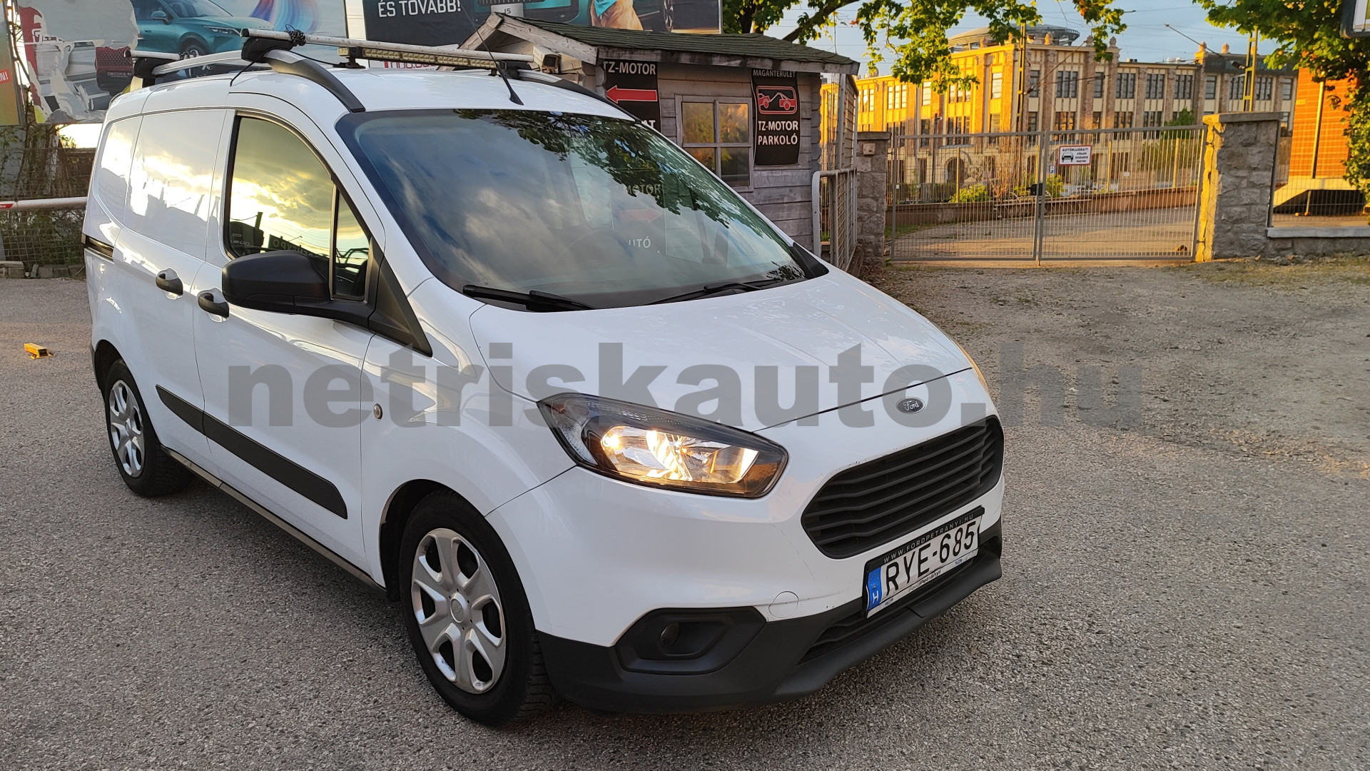 FORD Courier 1.5 TDCi Transit Trend S&S tehergépkocsi 3,5t össztömegig - 1498cm3 Diesel 121448 1/12
