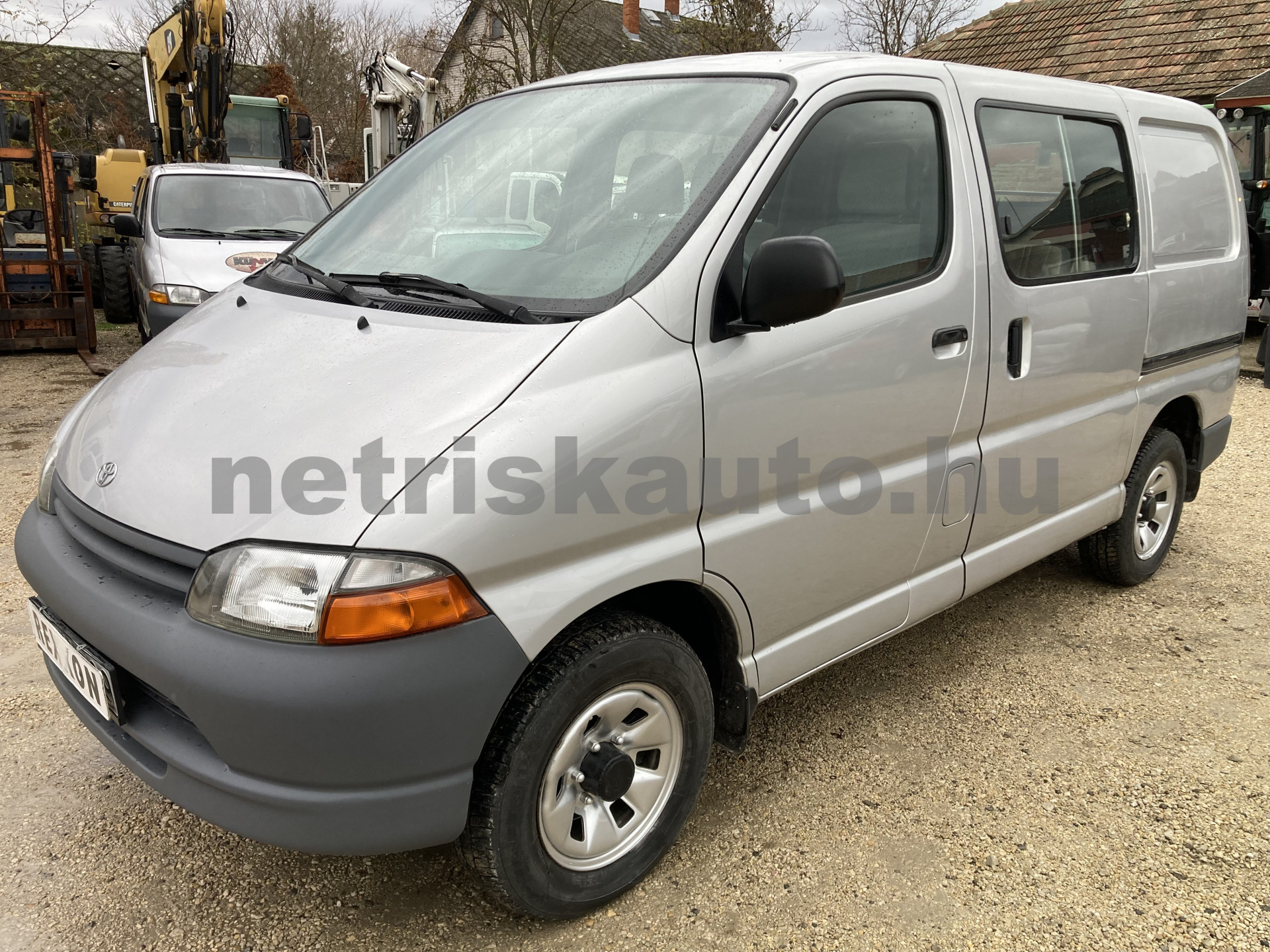 TOYOTA Hi-Ace 2.4 TD 4x4 Panel Van tehergépkocsi 3,5t össztömegig - 2446cm3 Diesel 121333 1/10