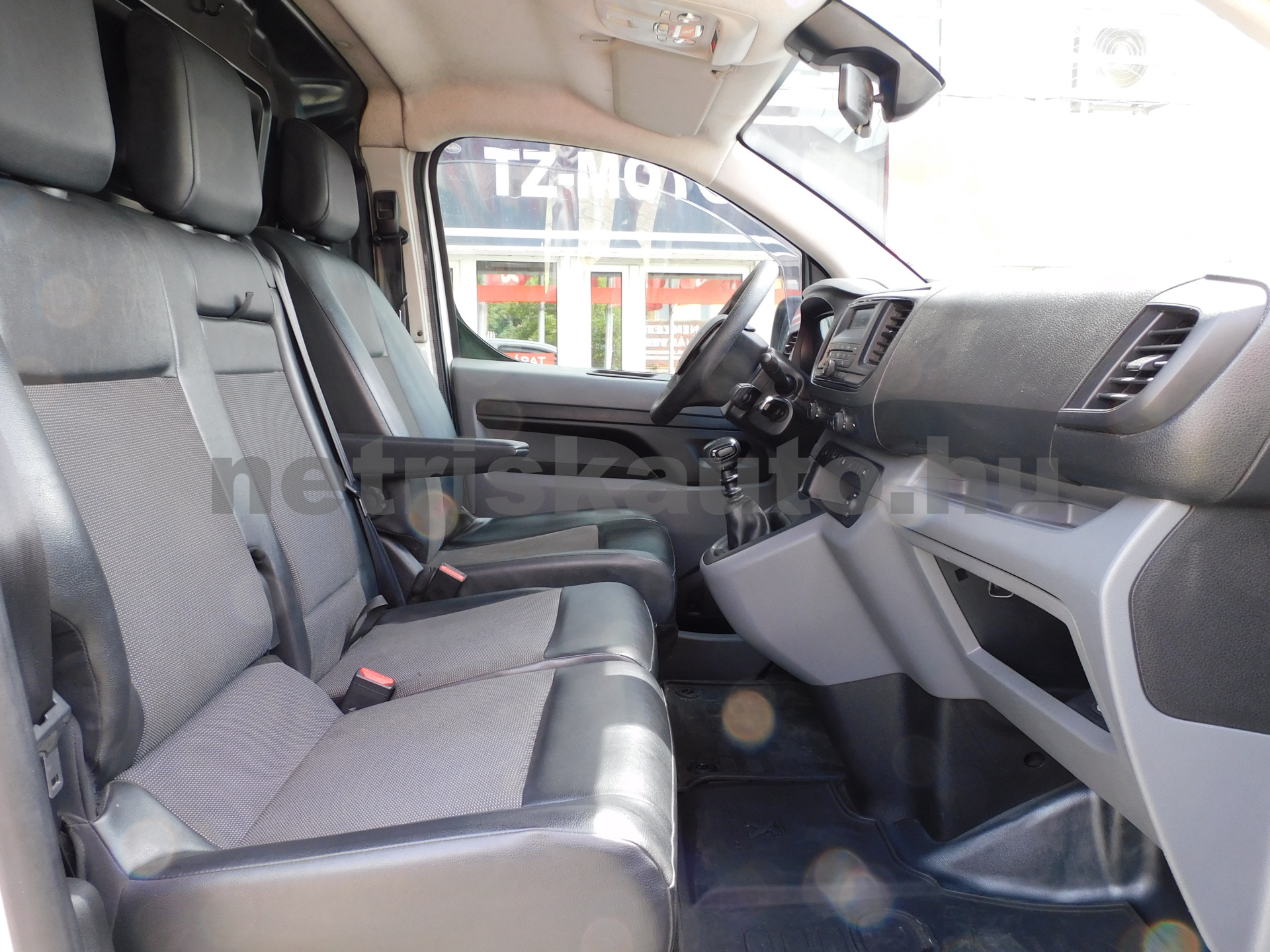 PEUGEOT Expert 2.0 BlueHDi L2 (3sz) Premium tehergépkocsi 3,5t össztömegig - 1997cm3 Diesel 121292 10/12