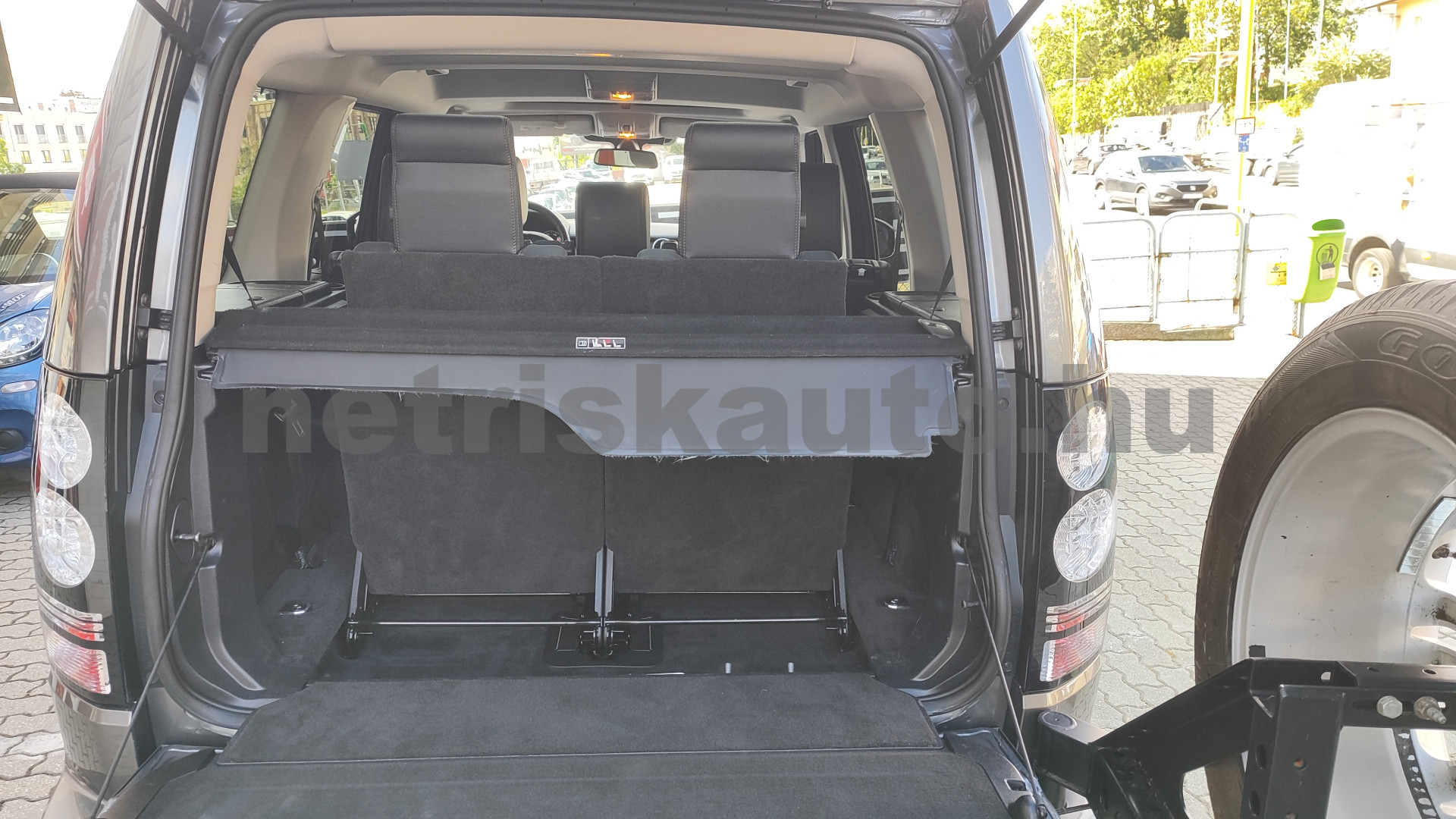 LAND ROVER Discovery 3.0 SDV6 HSE Aut. [7 személy] személygépkocsi - 2993cm3 Diesel 121499 11/12