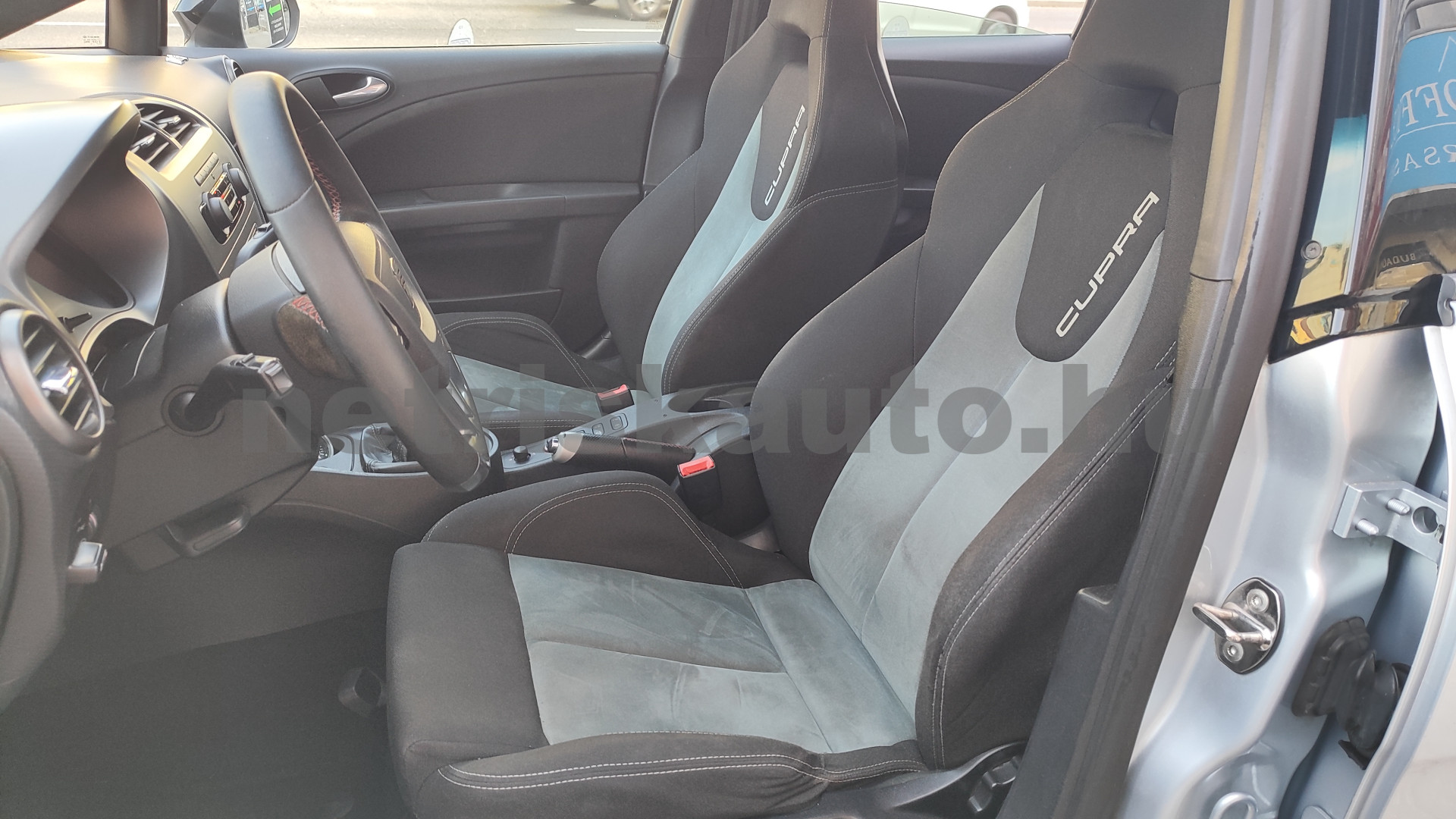 SEAT Leon 2.0 TFSI Cupra R személygépkocsi - 1984cm3 Benzin 121495 5/12