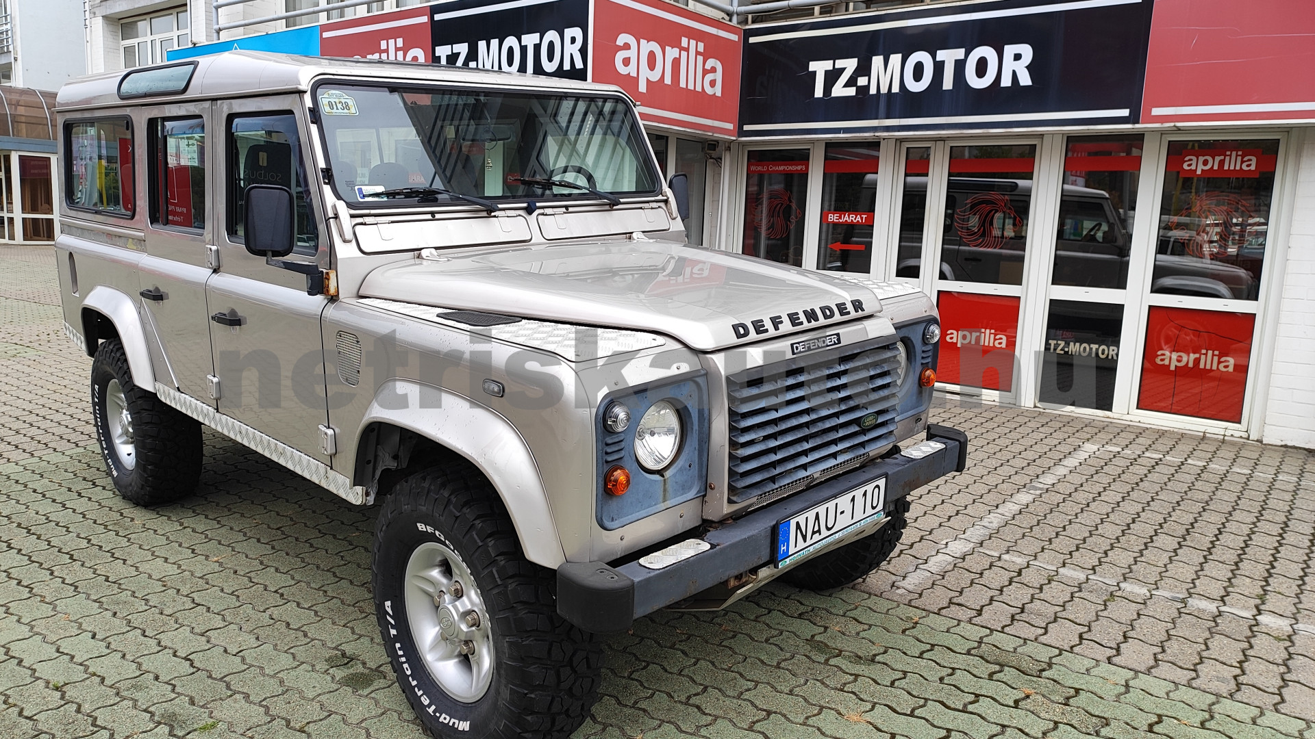 LAND ROVER Defender 2.5 TD5 SW személygépkocsi - 2495cm3 Diesel 121264 2/12