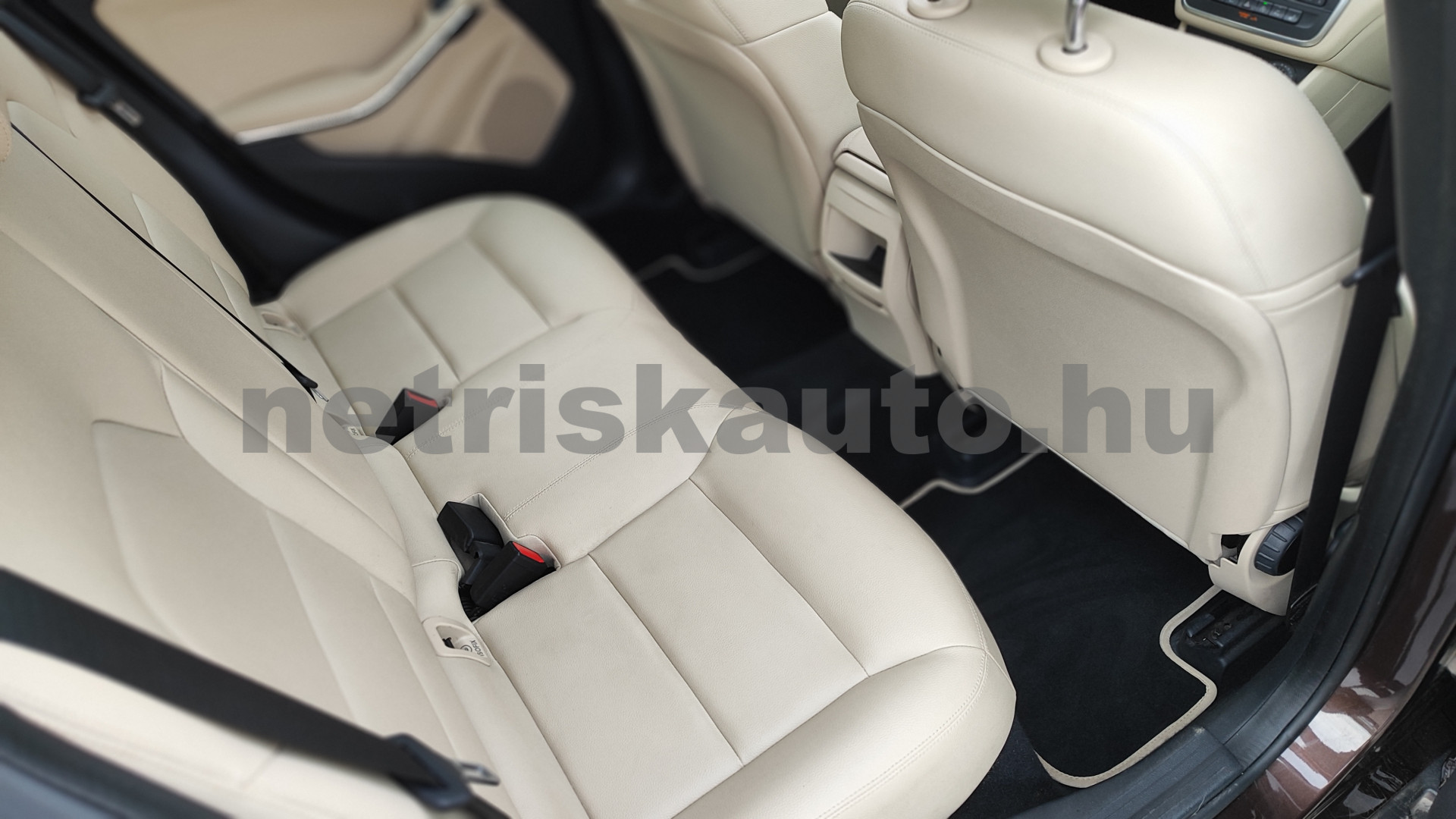 MERCEDES-BENZ GLA-osztály GLA 200 AMG Sport 7G-DCT személygépkocsi - 1595cm3 Benzin 121506 10/12